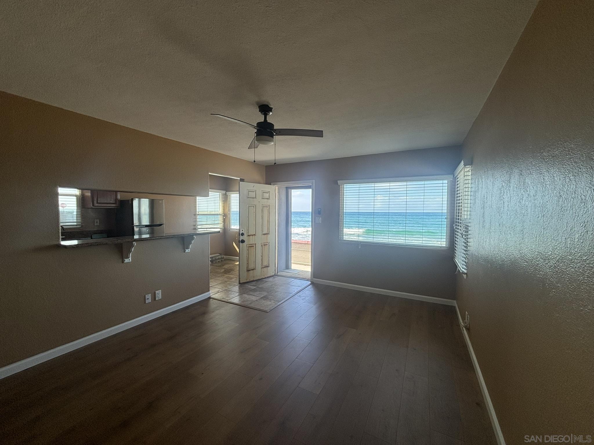 Detail Gallery Image 9 of 23 For 514 S the Strand  a, Oceanside,  CA 92054 - 2 Beds | 1 Baths