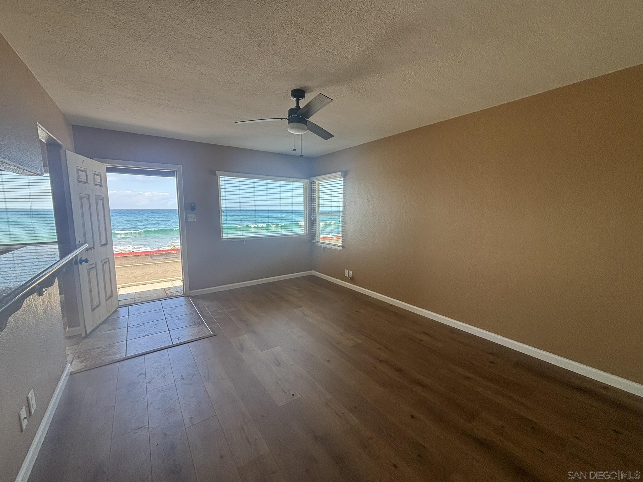 Detail Gallery Image 7 of 23 For 514 S the Strand  a, Oceanside,  CA 92054 - 2 Beds | 1 Baths