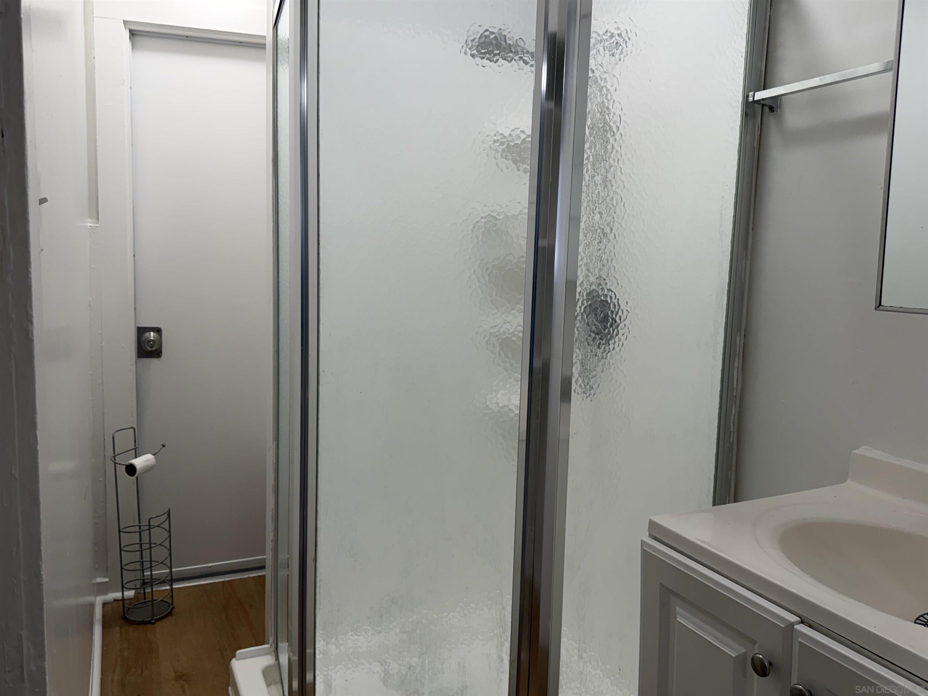 Detail Gallery Image 12 of 14 For 819-819 1/2  Seagirt Ct, San Diego,  CA 92109 - – Beds | – Baths