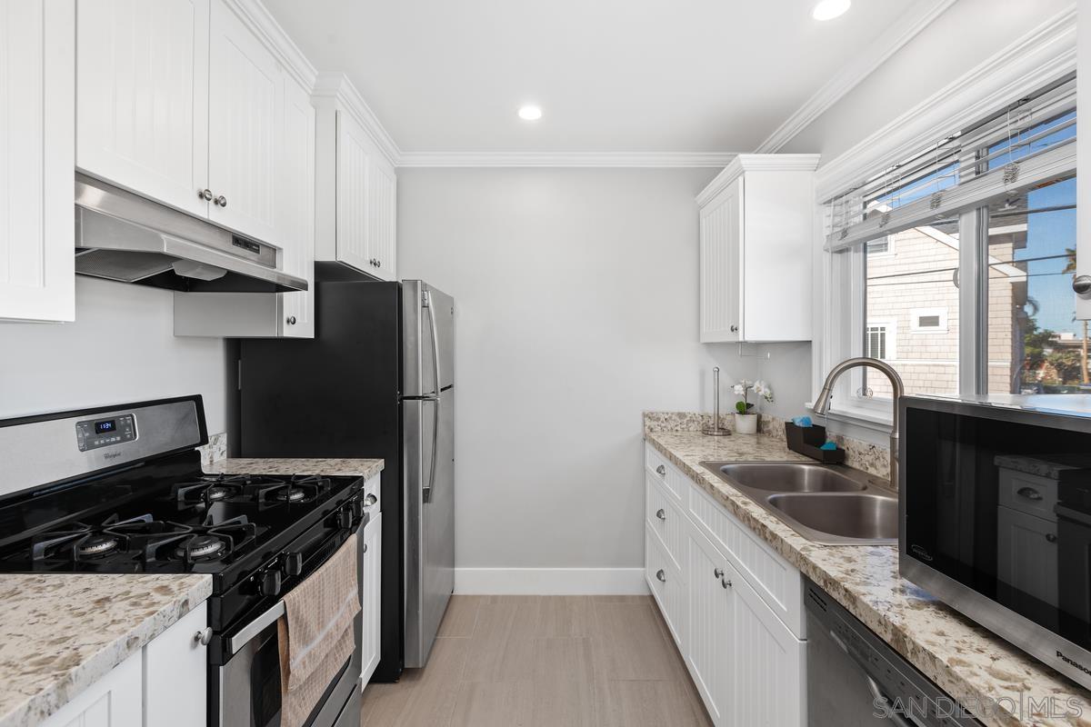 Detail Gallery Image 7 of 12 For 852  Olive Avenue, Coronado,  CA 92118 - 1 Beds | 1 Baths