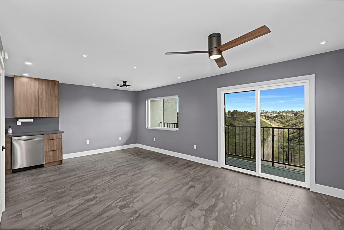 Detail Gallery Image 3 of 30 For 3065  Cowley Way  46, San Diego,  CA 92117 - 2 Beds | 2 Baths