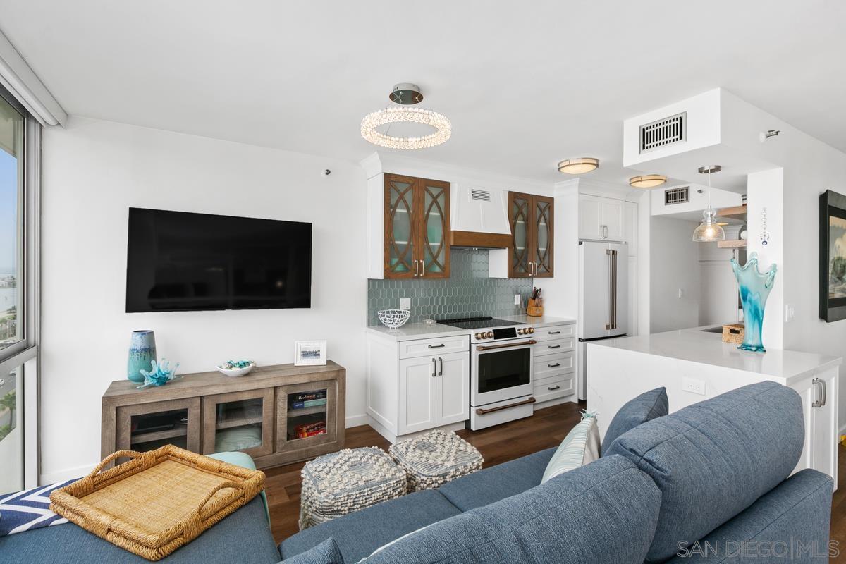 Detail Gallery Image 4 of 16 For 1710  Avenida Del Mundo  1007, Coronado,  CA 92118 - 1 Beds | 1 Baths