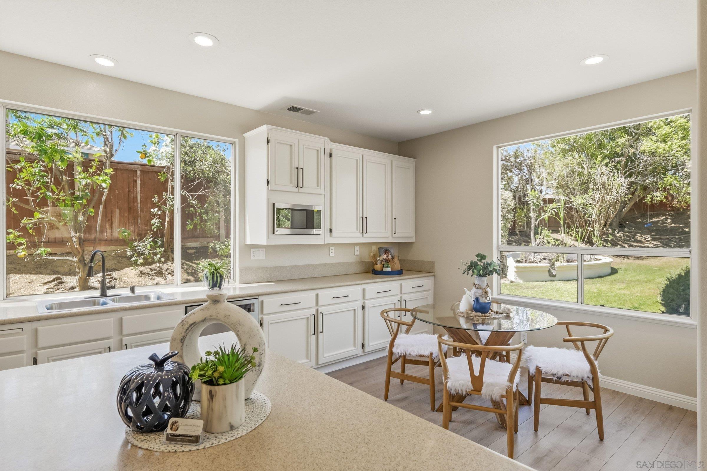 Detail Gallery Image 15 of 48 For 7304  Celata, San Diego,  CA 92129 - 5 Beds | 3 Baths