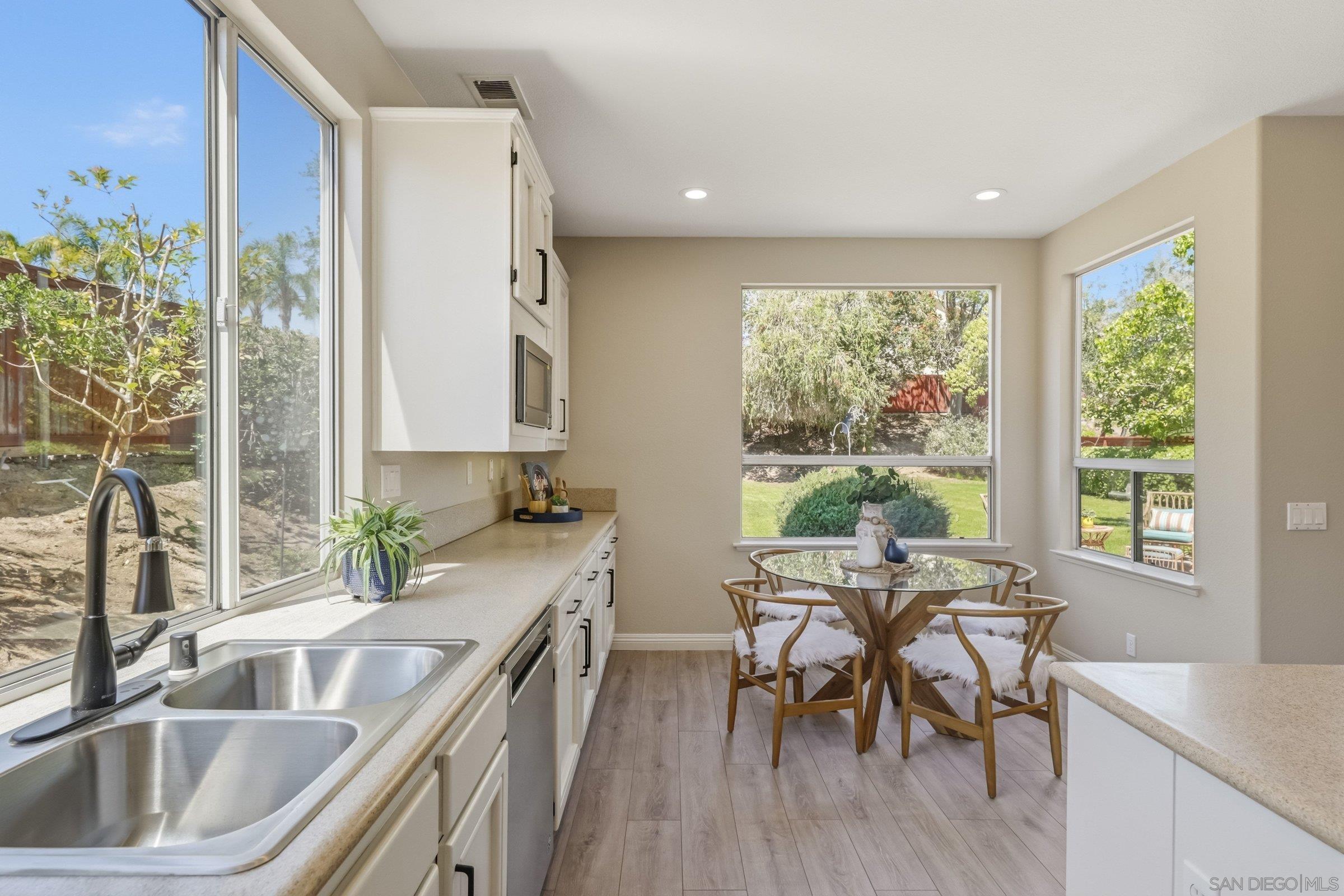 Detail Gallery Image 16 of 48 For 7304  Celata, San Diego,  CA 92129 - 5 Beds | 3 Baths