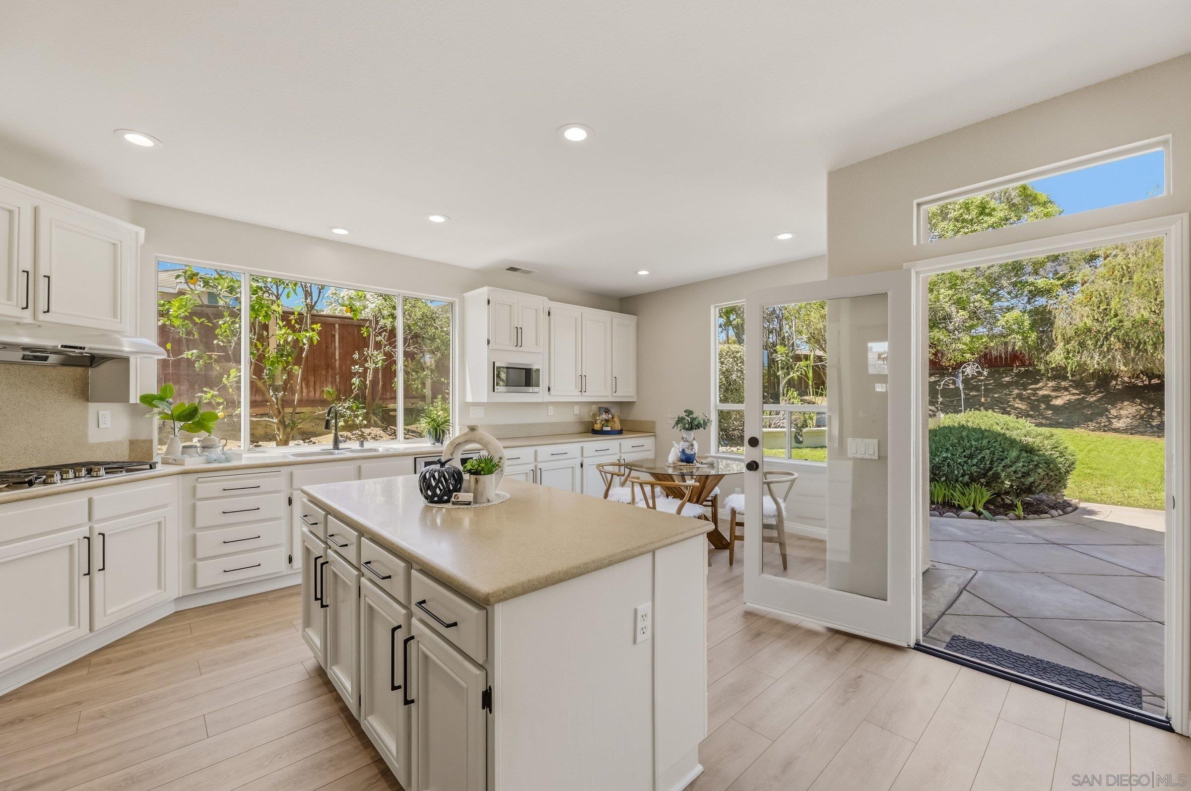 Detail Gallery Image 19 of 48 For 7304  Celata, San Diego,  CA 92129 - 5 Beds | 3 Baths