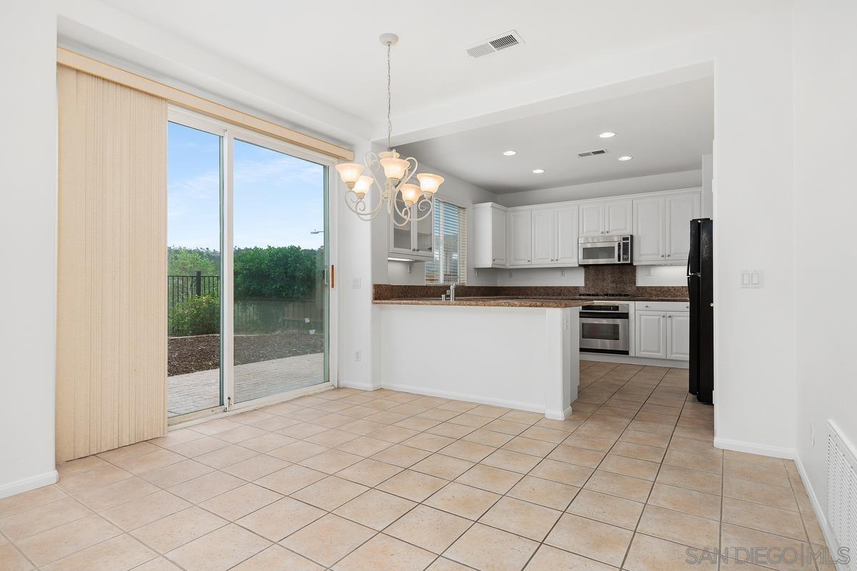 Detail Gallery Image 11 of 37 For 11553  Trailbrook Lane, San Diego,  CA 92128 - 4 Beds | 2/1 Baths