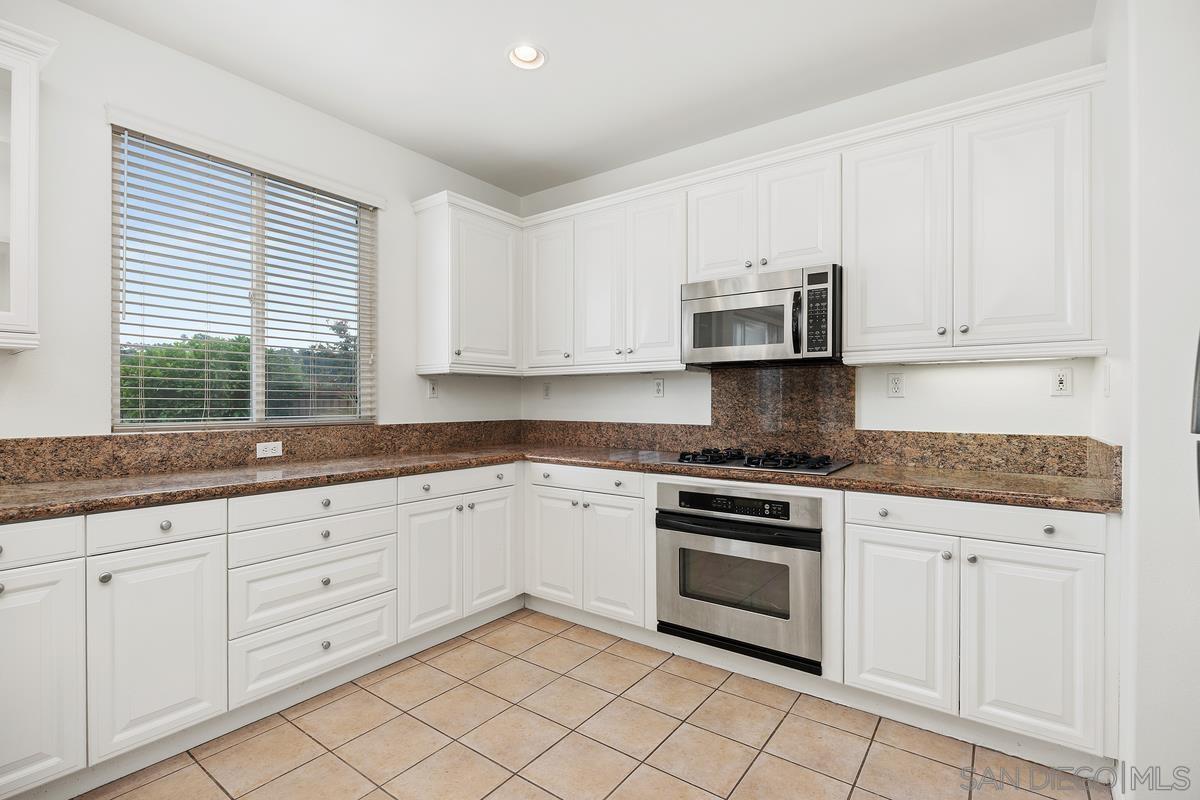 Detail Gallery Image 13 of 37 For 11553  Trailbrook Lane, San Diego,  CA 92128 - 4 Beds | 2/1 Baths