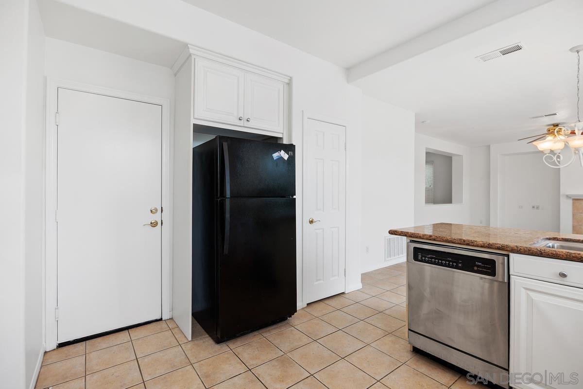 Detail Gallery Image 14 of 37 For 11553  Trailbrook Lane, San Diego,  CA 92128 - 4 Beds | 2/1 Baths