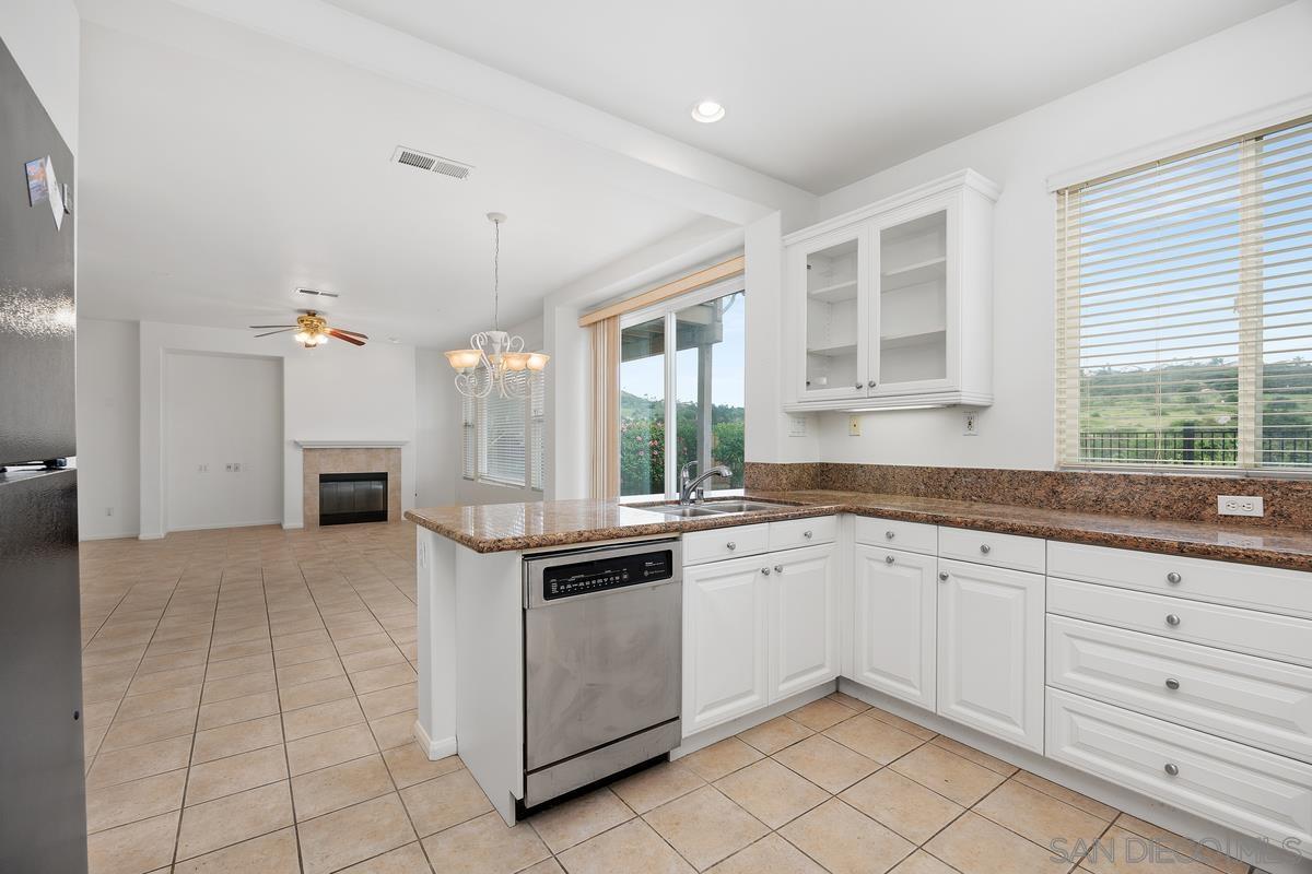 Detail Gallery Image 15 of 37 For 11553  Trailbrook Lane, San Diego,  CA 92128 - 4 Beds | 2/1 Baths