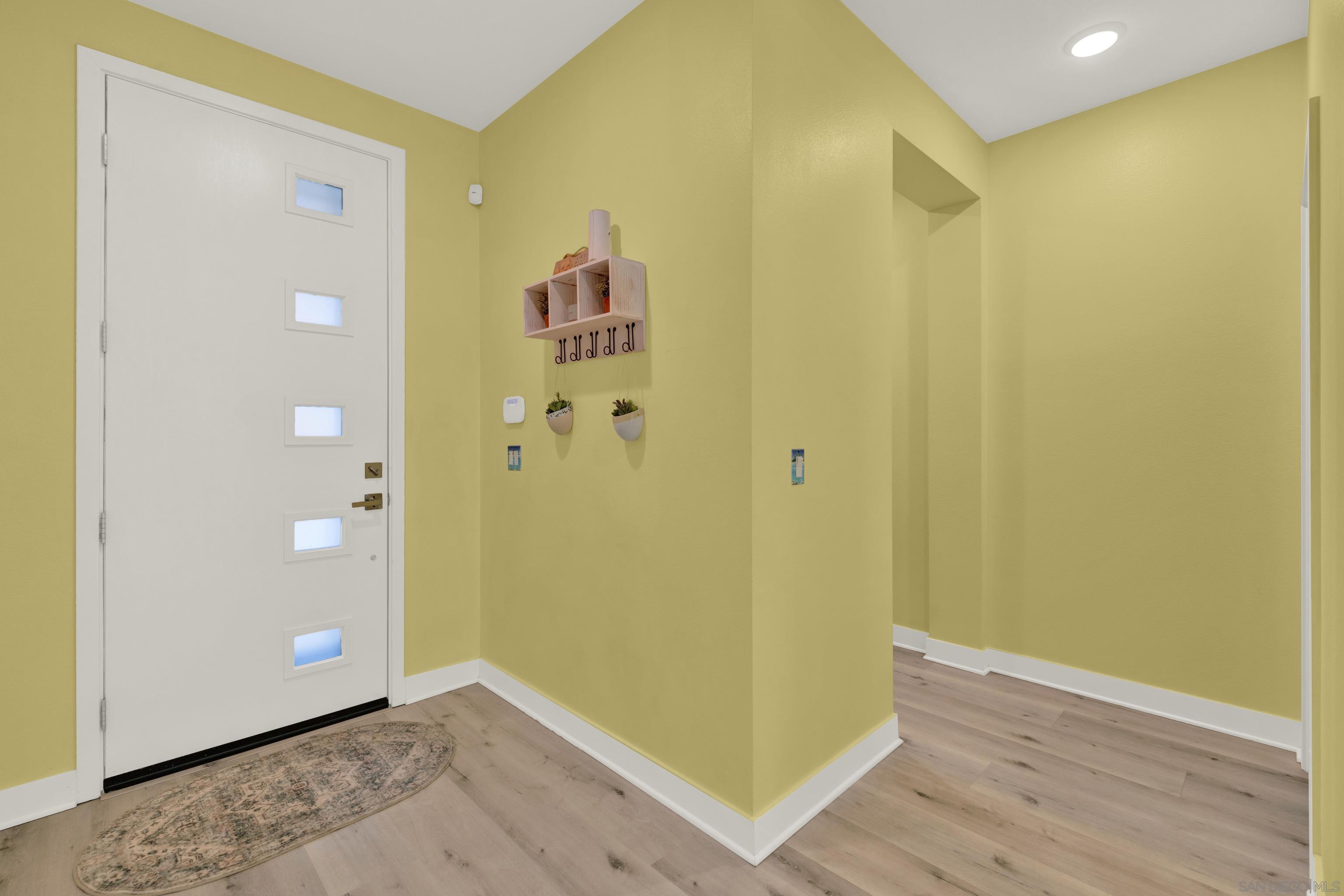 Detail Gallery Image 14 of 72 For 9108 W Bluff, Santee,  CA 92071 - 4 Beds | 4/1 Baths