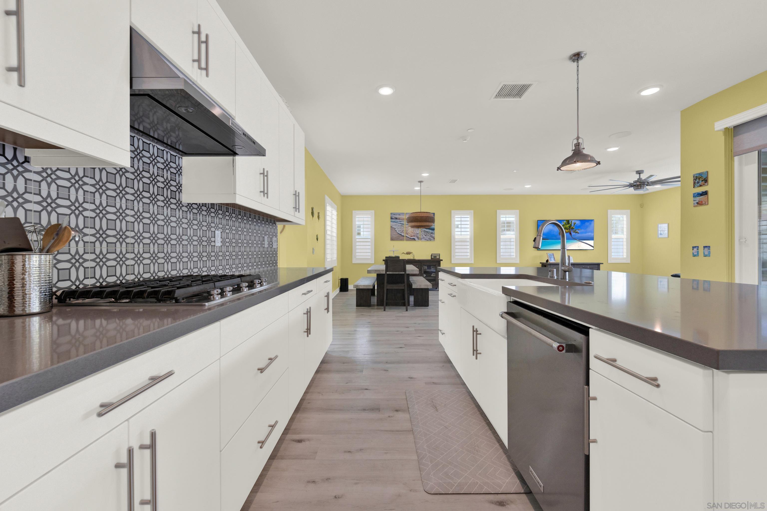 Detail Gallery Image 34 of 72 For 9108 W Bluff, Santee,  CA 92071 - 4 Beds | 4/1 Baths