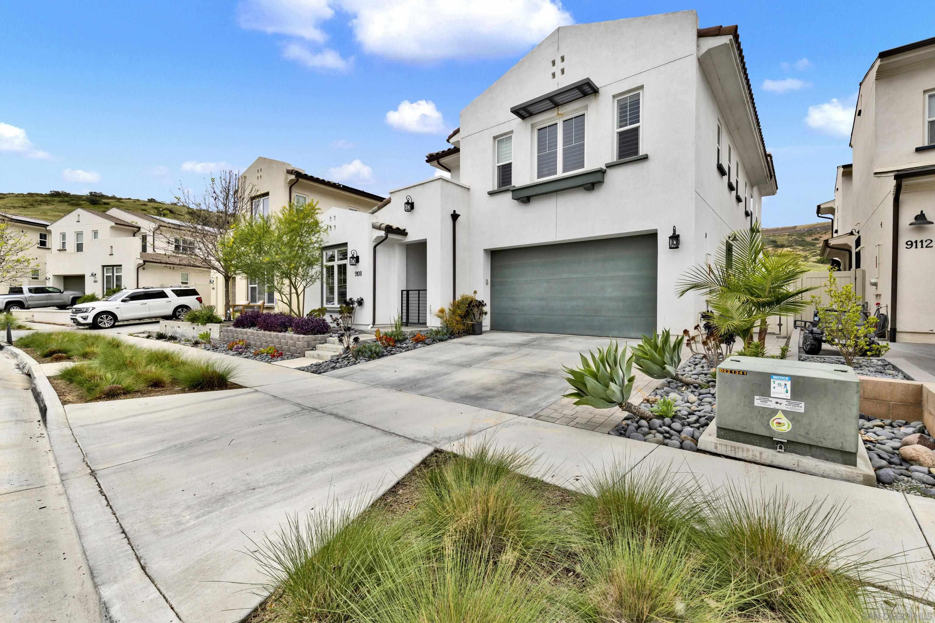 Detail Gallery Image 5 of 72 For 9108 W Bluff, Santee,  CA 92071 - 4 Beds | 4/1 Baths