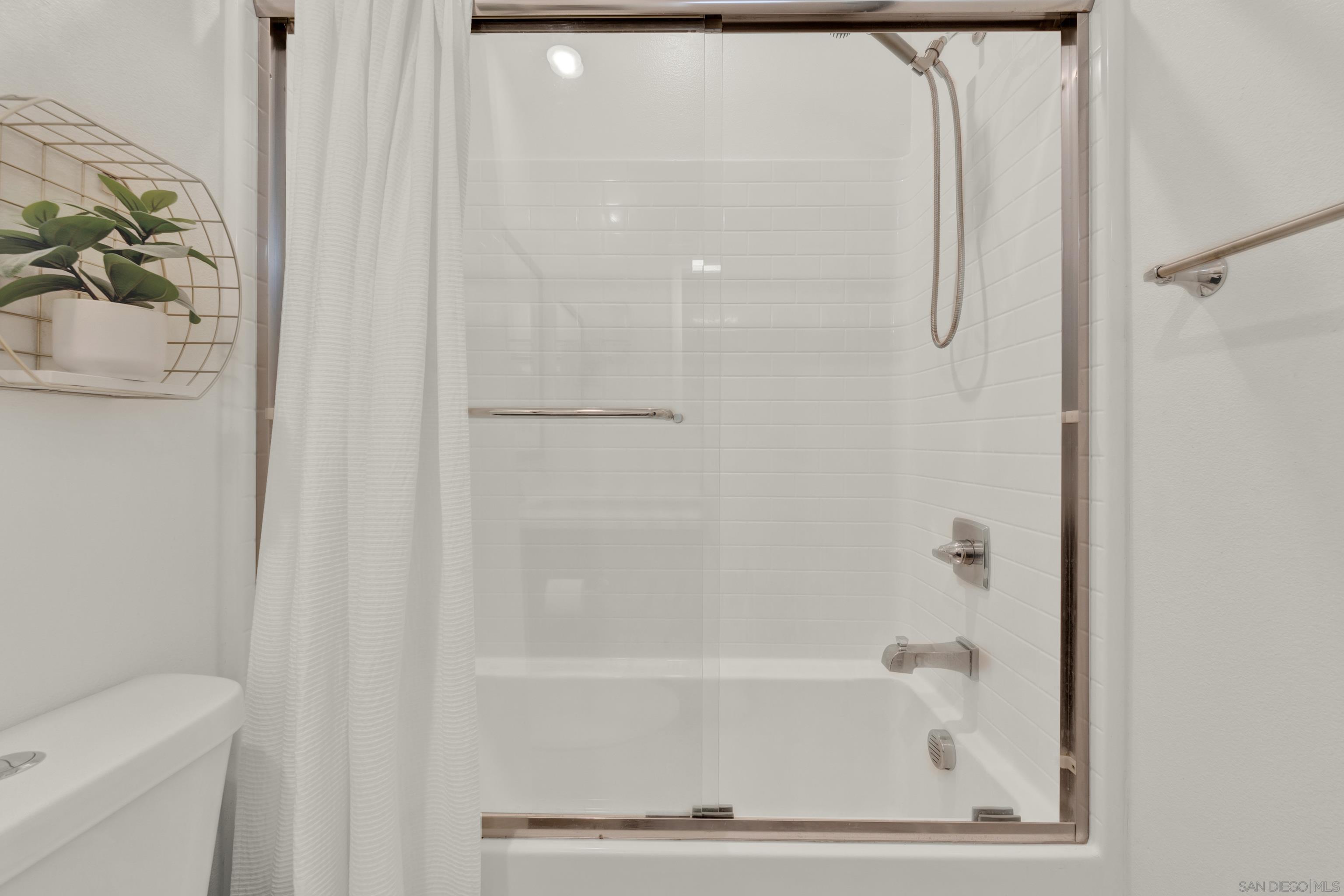 Detail Gallery Image 64 of 72 For 9108 W Bluff, Santee,  CA 92071 - 4 Beds | 4/1 Baths