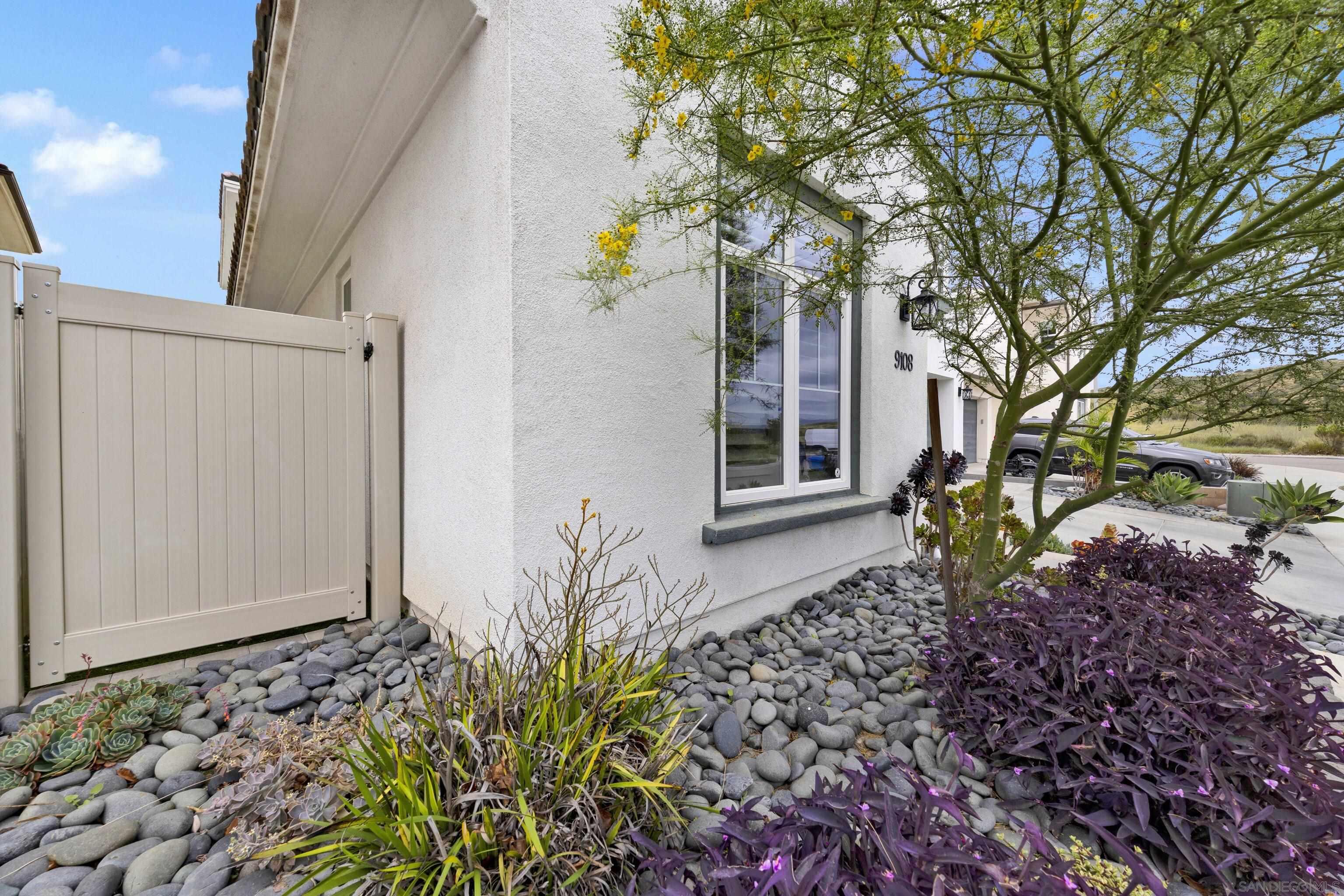 Detail Gallery Image 8 of 72 For 9108 W Bluff, Santee,  CA 92071 - 4 Beds | 4/1 Baths