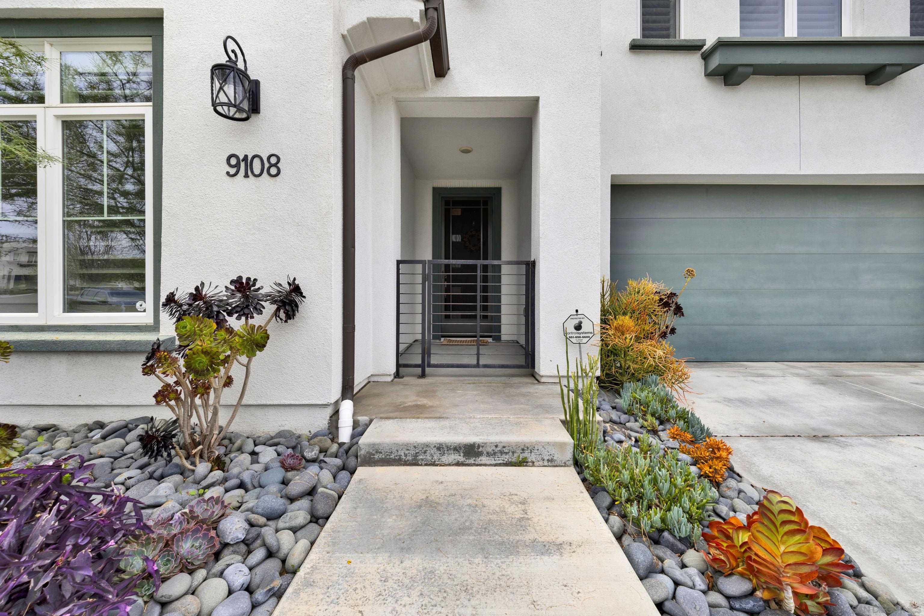 Detail Gallery Image 9 of 72 For 9108 W Bluff, Santee,  CA 92071 - 4 Beds | 4/1 Baths