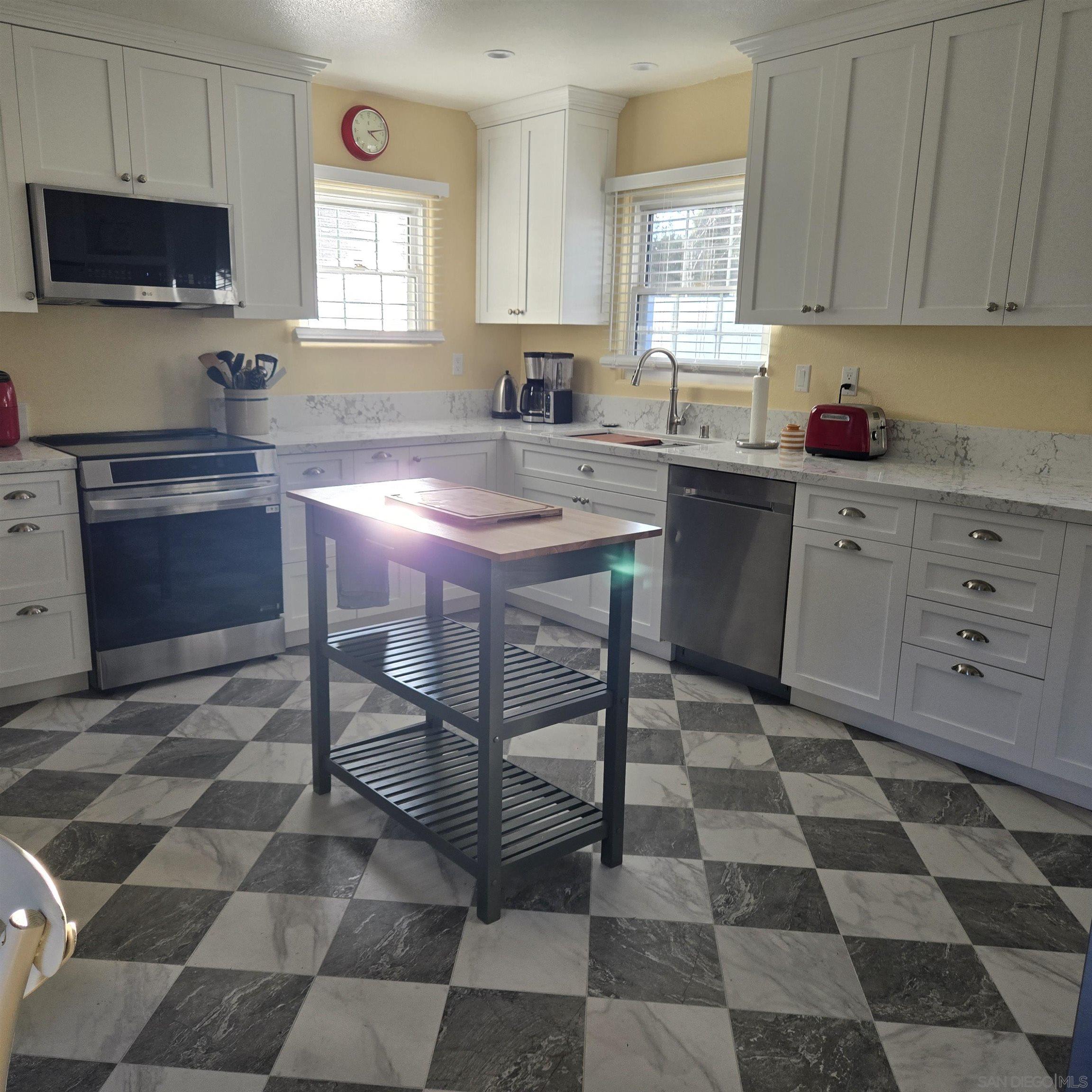 Detail Gallery Image 4 of 40 For 901  a Ave, Coronado,  CA 92118 - 3 Beds | 2 Baths