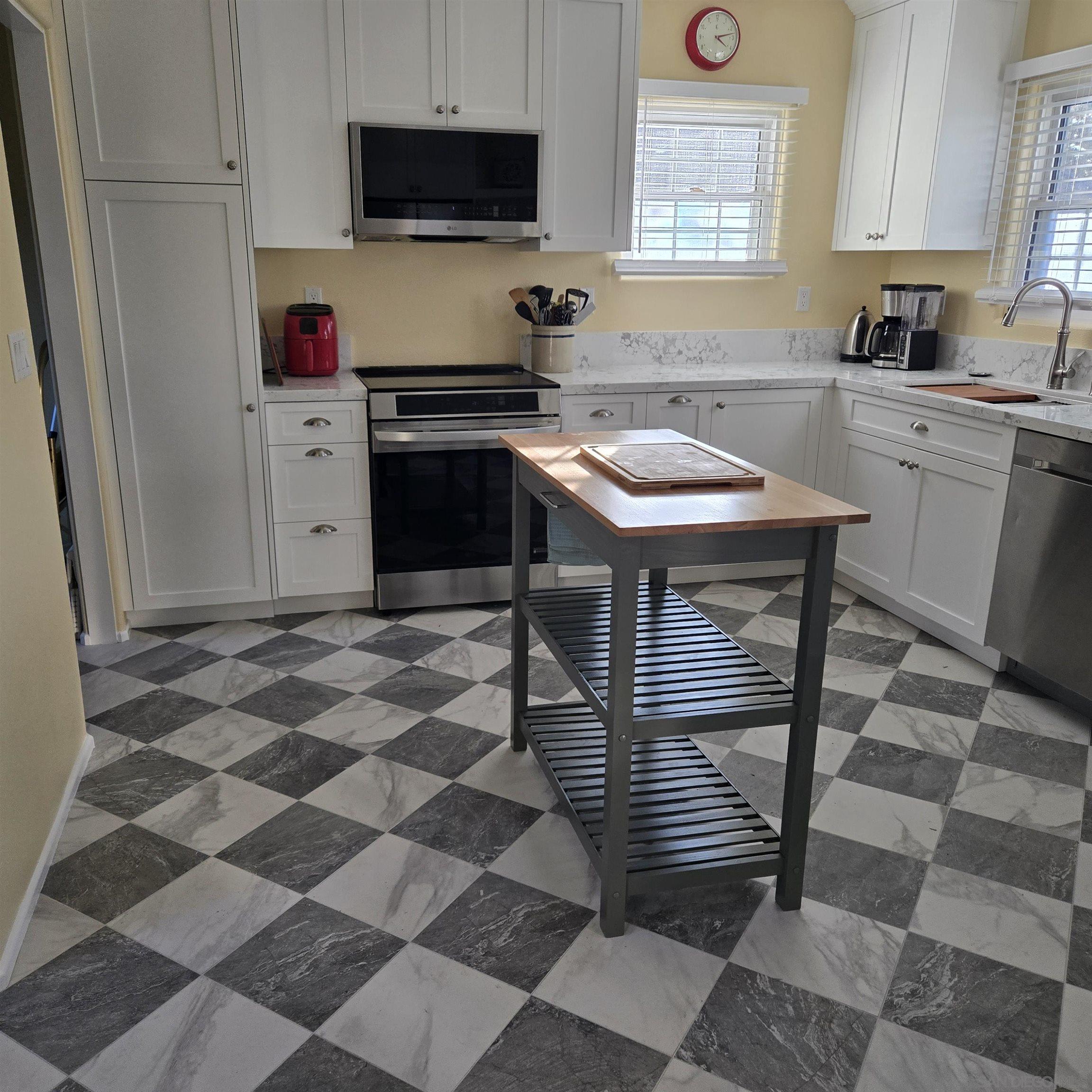 Detail Gallery Image 5 of 40 For 901  a Ave, Coronado,  CA 92118 - 3 Beds | 2 Baths