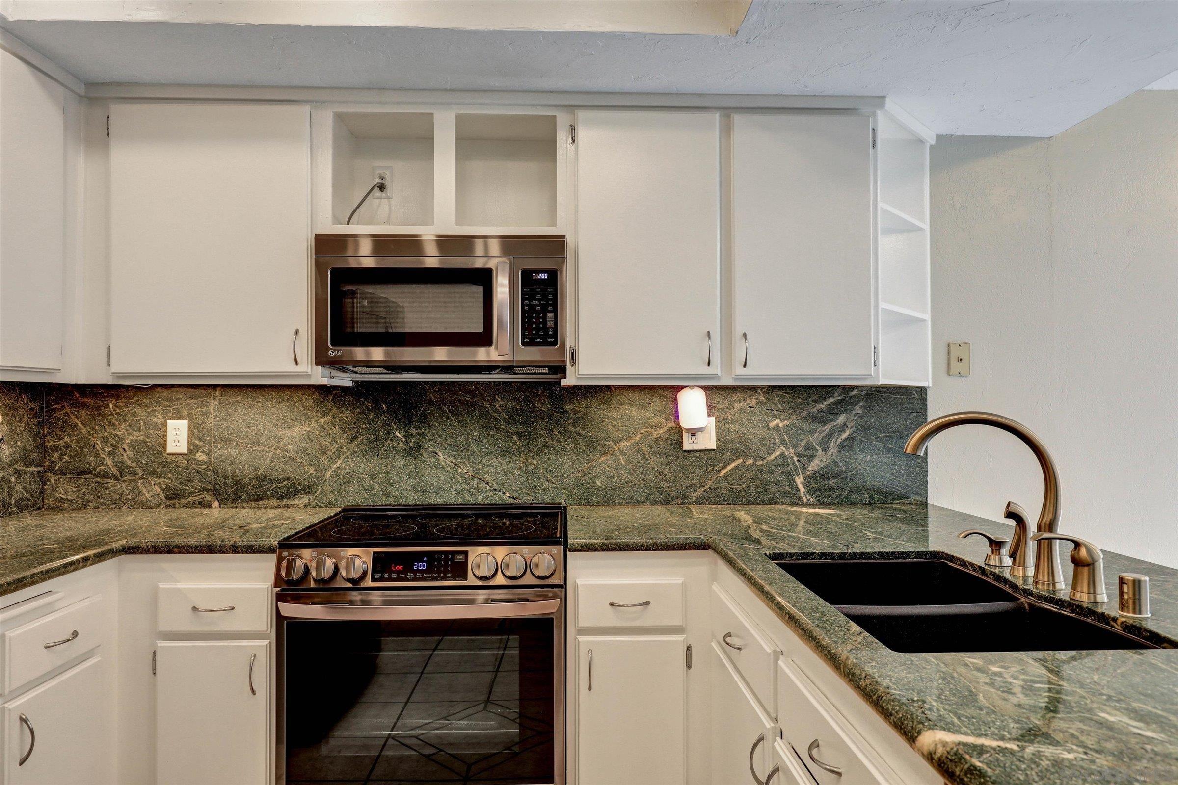 Detail Gallery Image 13 of 30 For 9719  Caminito Del Marfil, San Diego,  CA 92124 - 3 Beds | 2/1 Baths