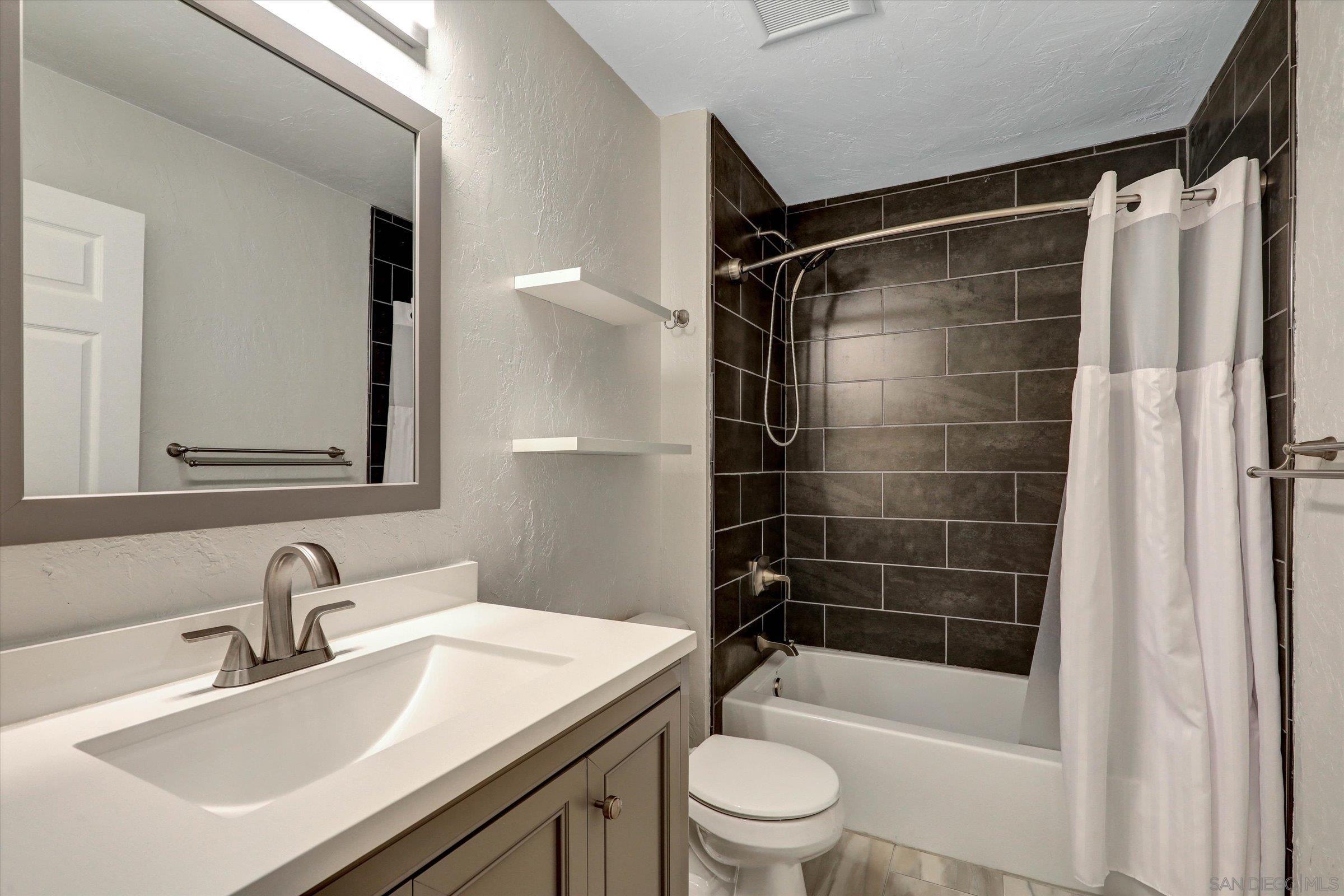 Detail Gallery Image 16 of 30 For 9719  Caminito Del Marfil, San Diego,  CA 92124 - 3 Beds | 2/1 Baths