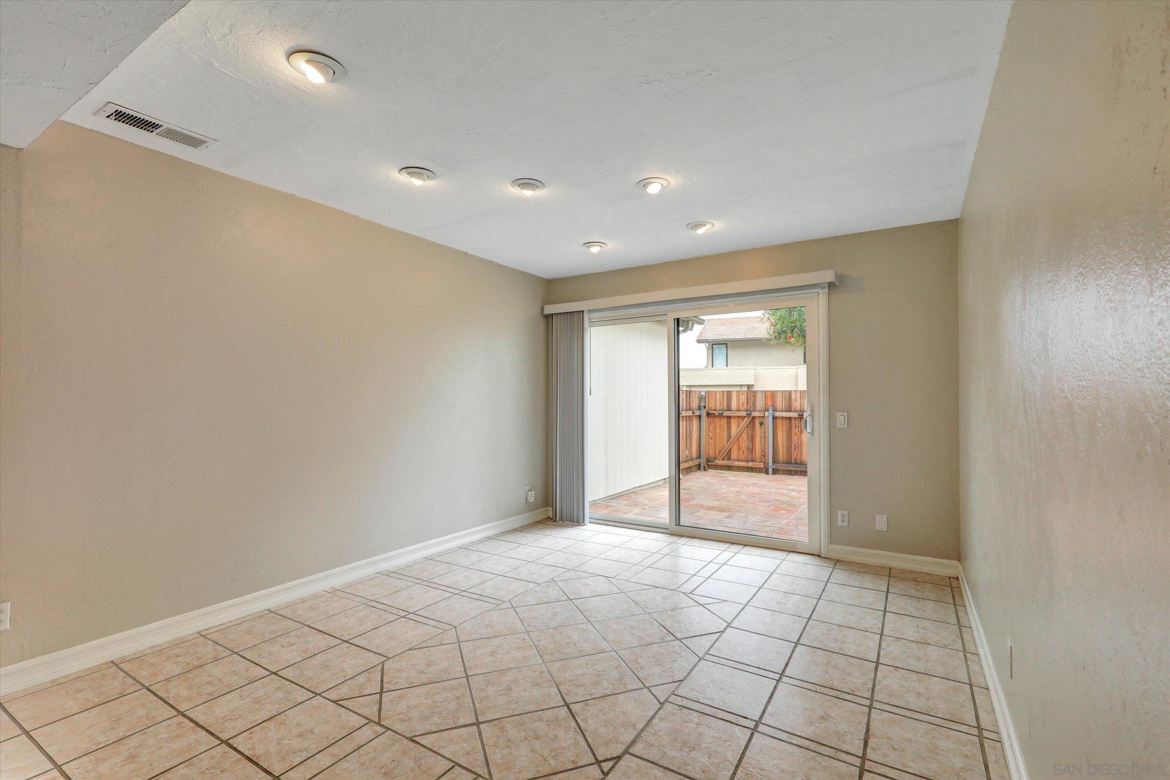 Detail Gallery Image 7 of 30 For 9719  Caminito Del Marfil, San Diego,  CA 92124 - 3 Beds | 2/1 Baths