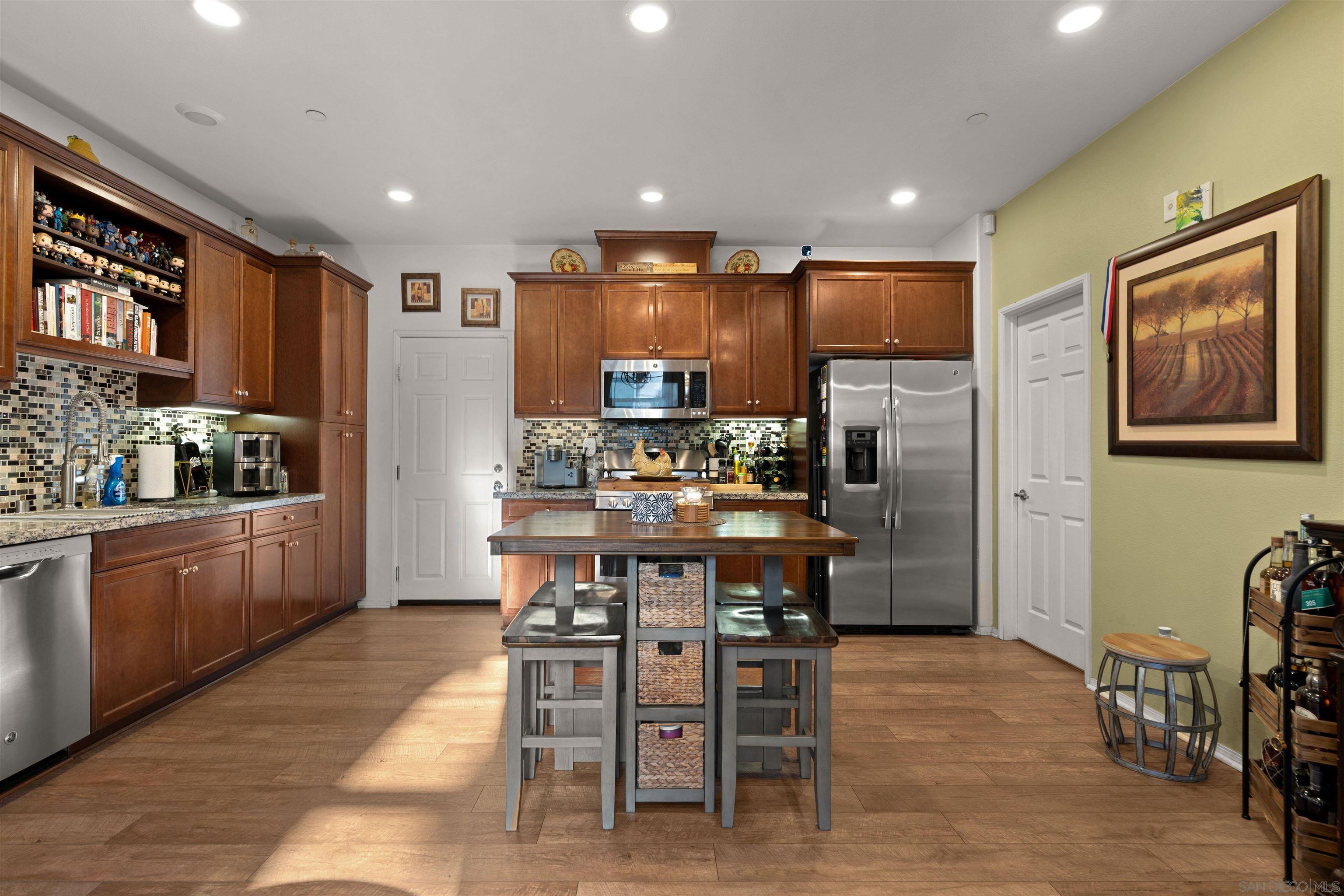 Detail Gallery Image 12 of 37 For 1532  Champion  #2,  Chula Vista,  CA 91915 - 3 Beds | 2/1 Baths