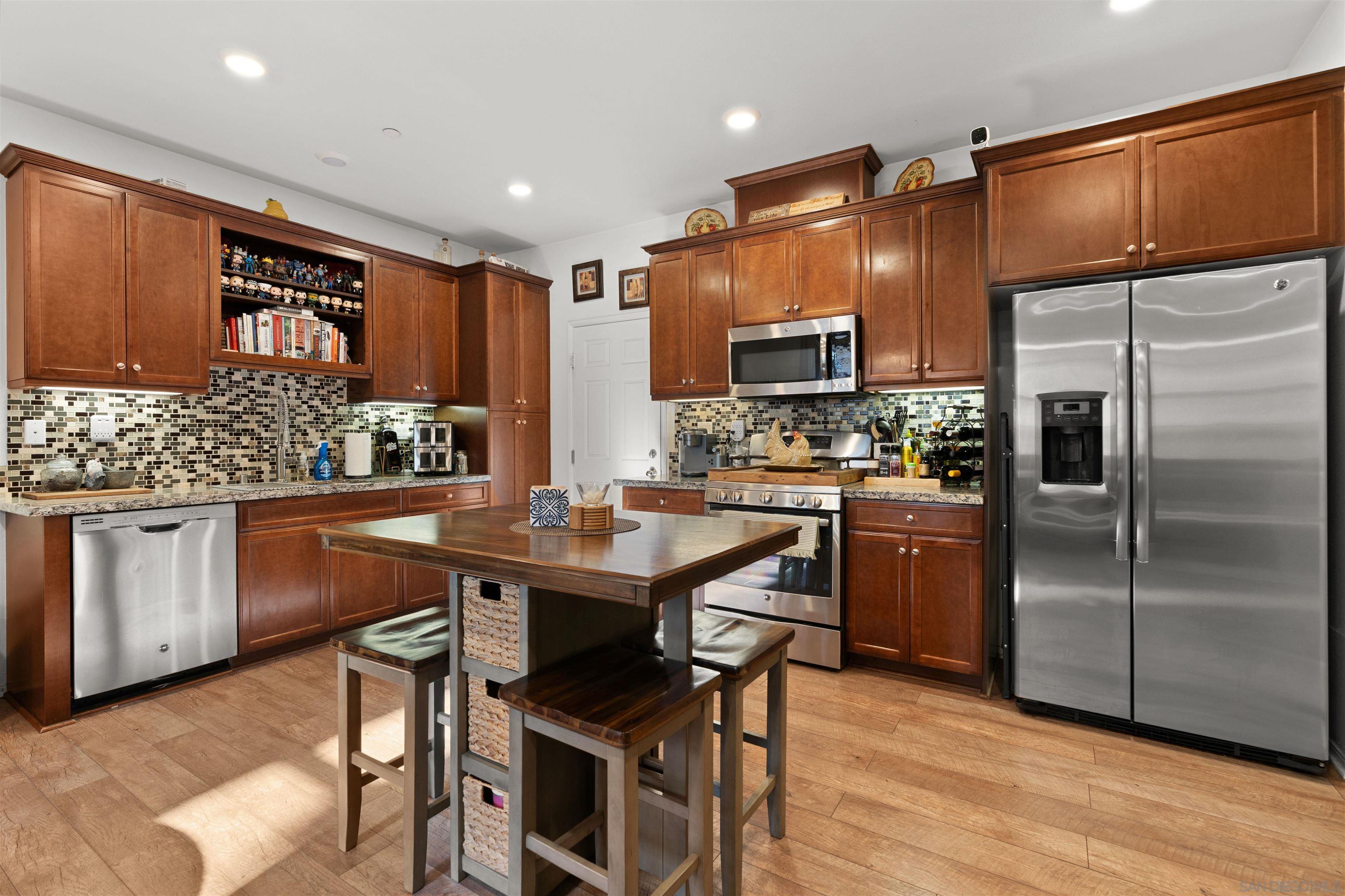 Detail Gallery Image 13 of 37 For 1532  Champion  #2,  Chula Vista,  CA 91915 - 3 Beds | 2/1 Baths