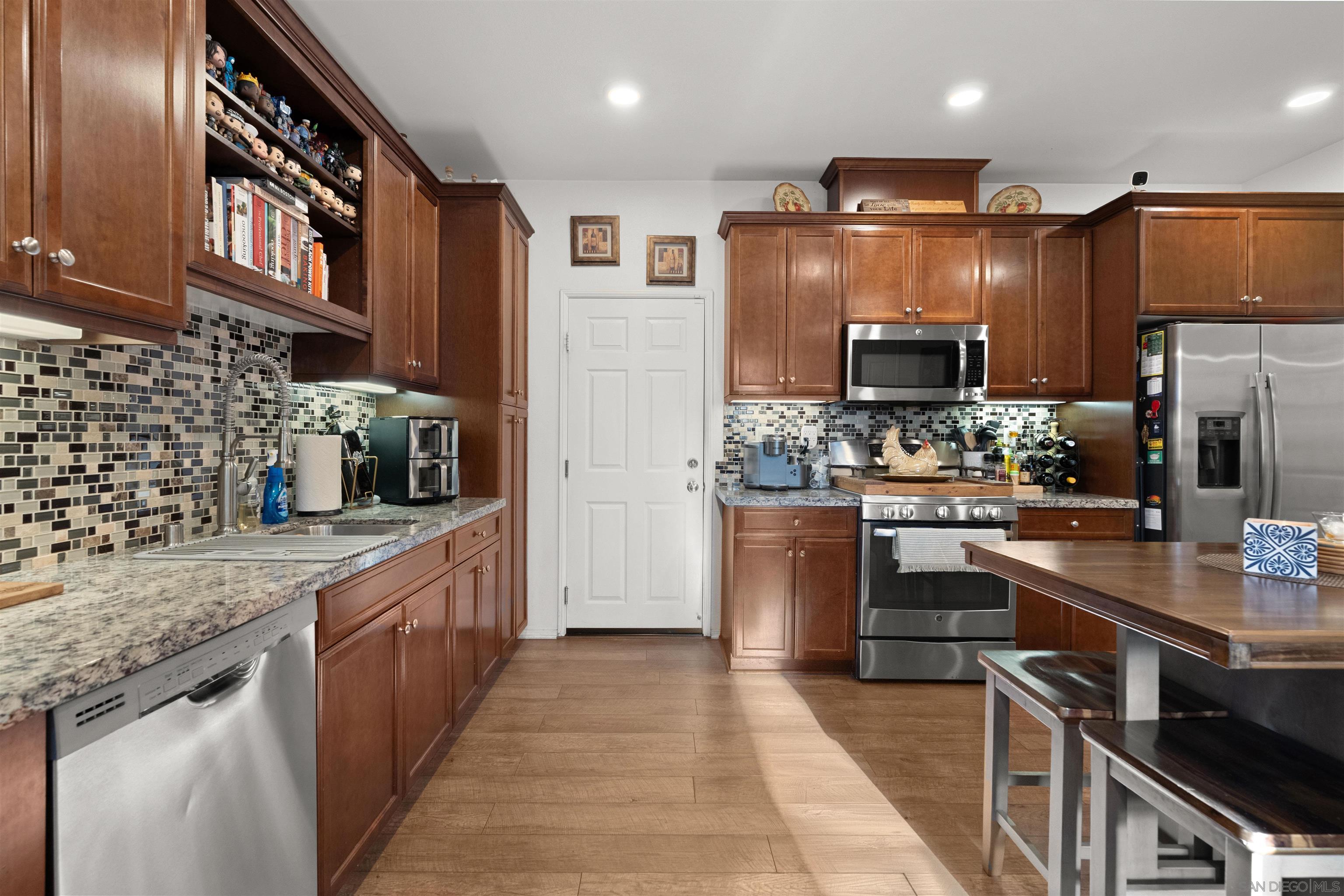 Detail Gallery Image 15 of 37 For 1532  Champion  #2,  Chula Vista,  CA 91915 - 3 Beds | 2/1 Baths