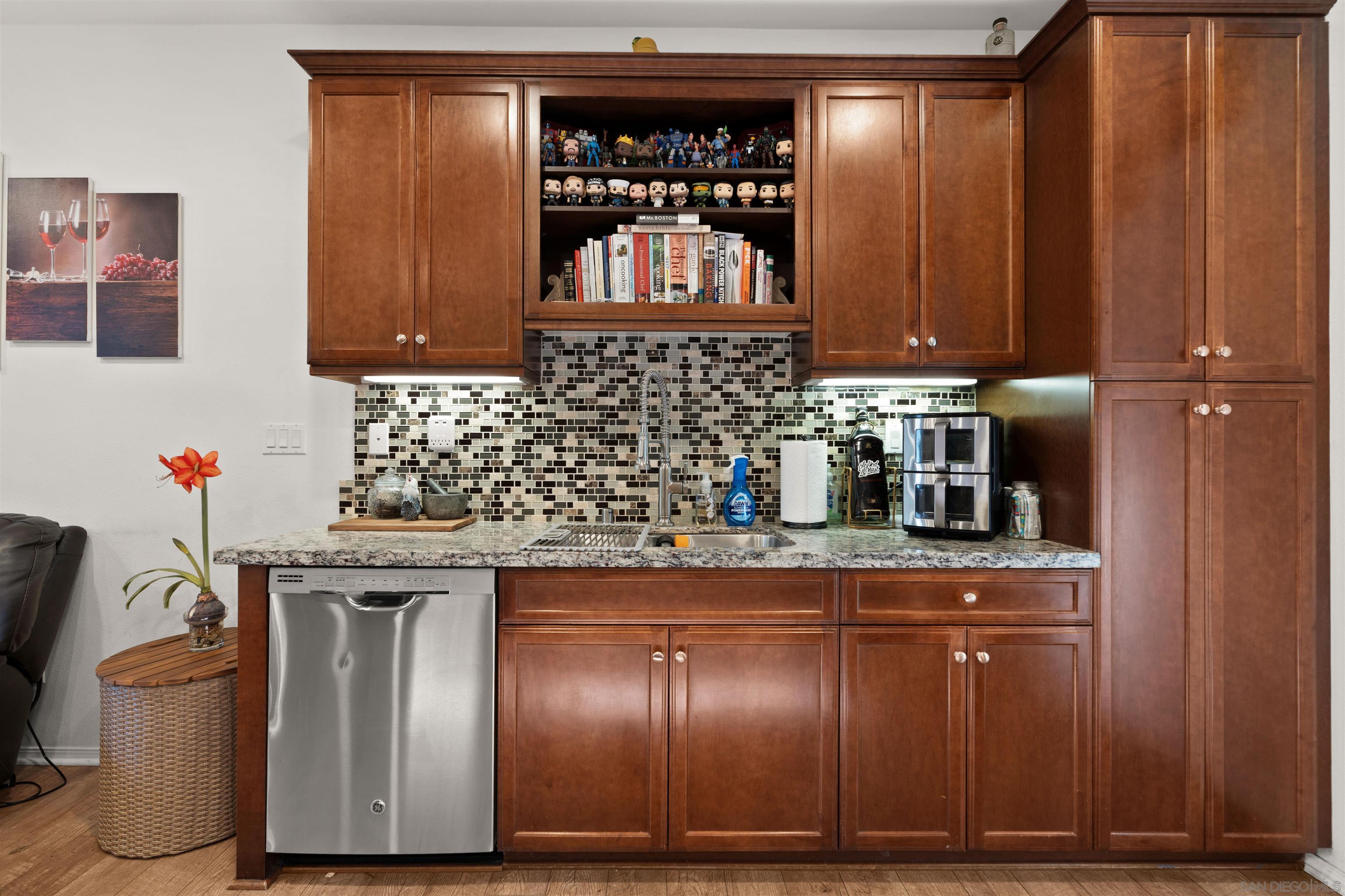 Detail Gallery Image 16 of 37 For 1532  Champion  #2,  Chula Vista,  CA 91915 - 3 Beds | 2/1 Baths