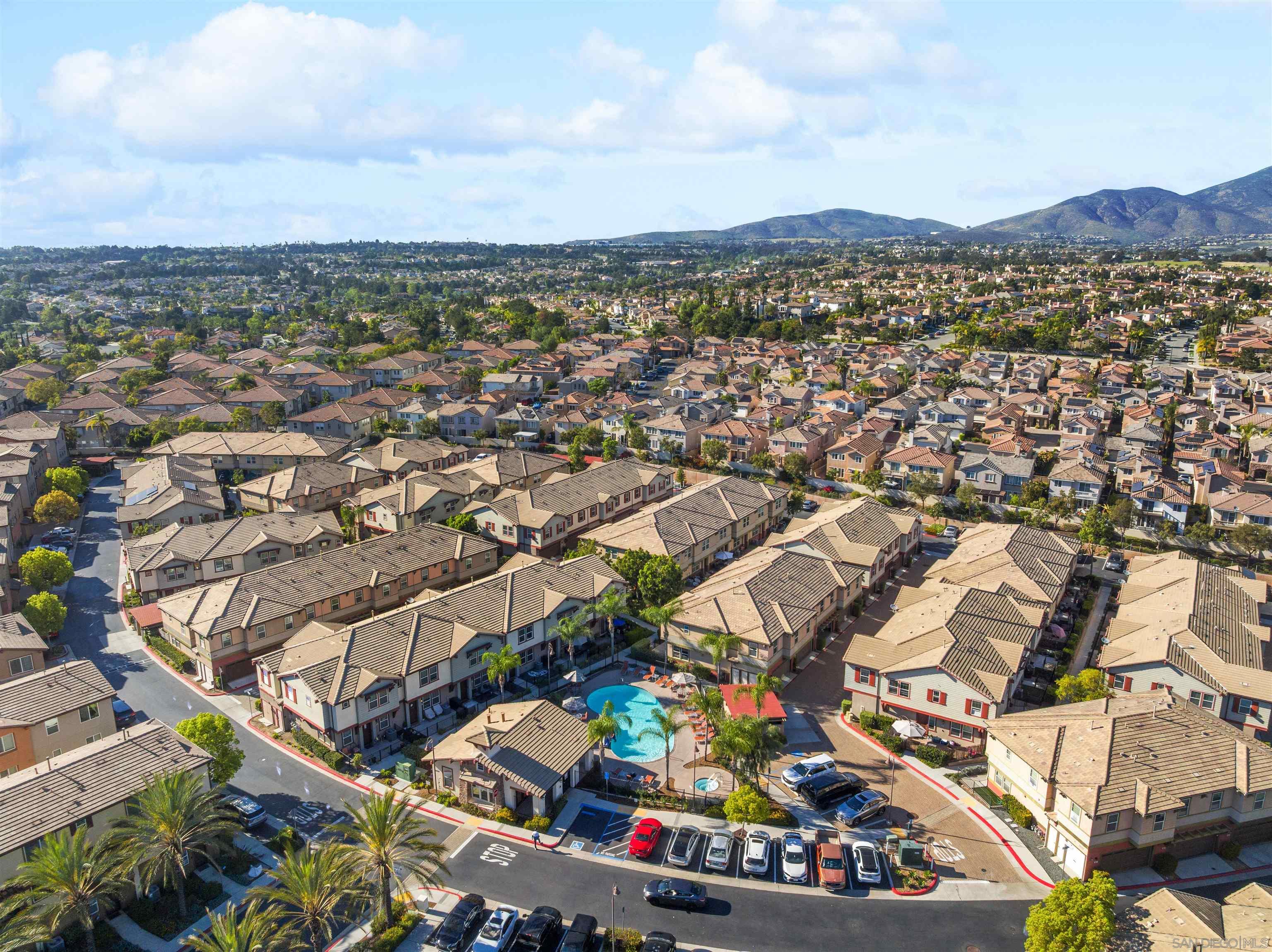 Detail Gallery Image 34 of 37 For 1532  Champion  #2,  Chula Vista,  CA 91915 - 3 Beds | 2/1 Baths