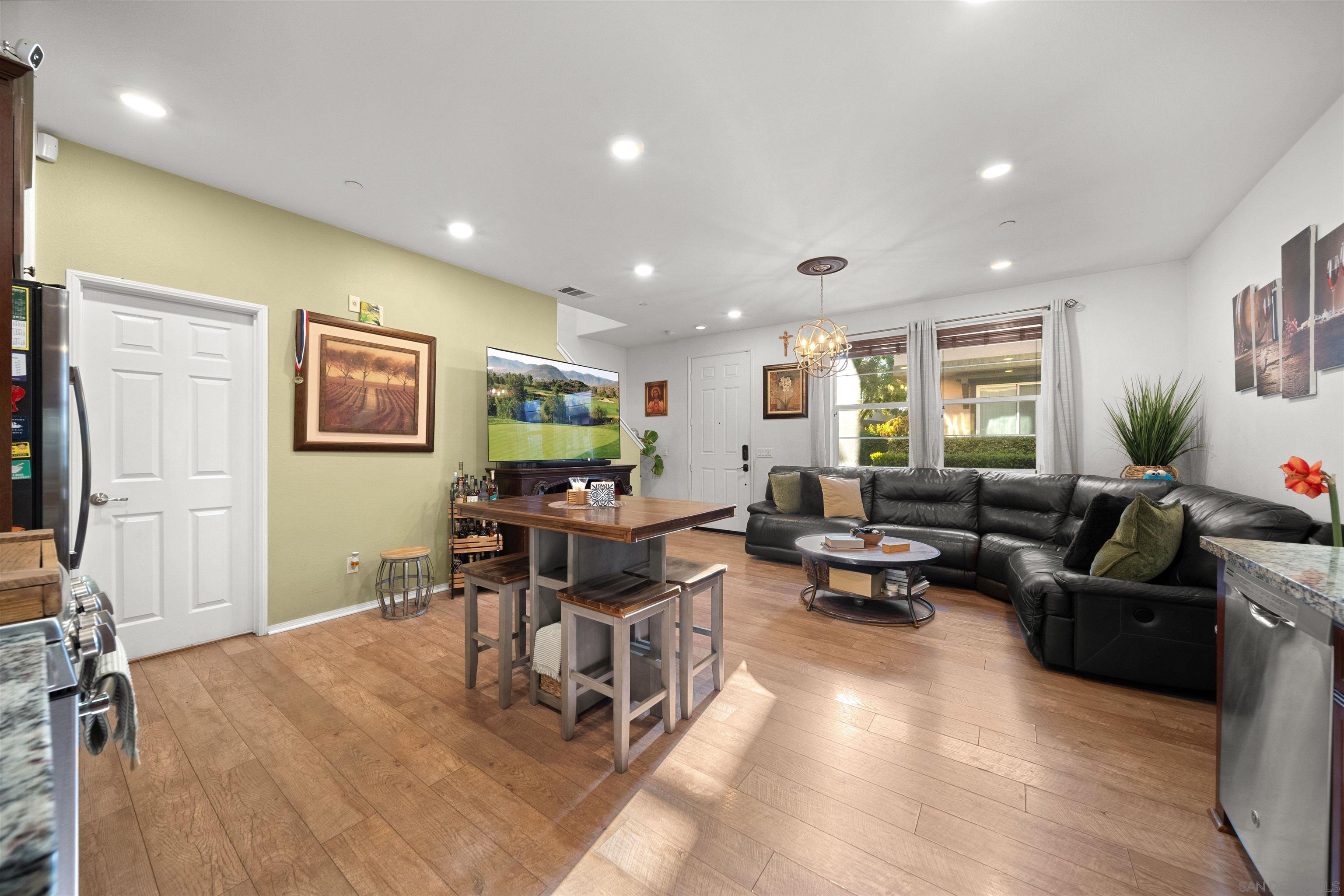 Detail Gallery Image 10 of 37 For 1532  Champion  #2,  Chula Vista,  CA 91915 - 3 Beds | 2/1 Baths