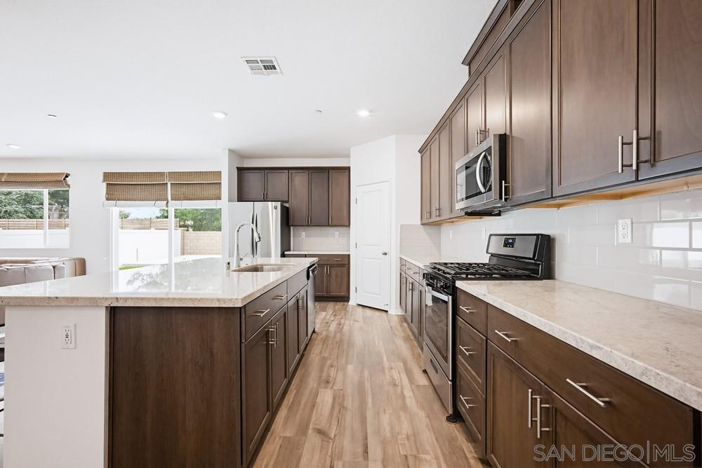 Detail Gallery Image 11 of 37 For 31168  Bowery Court, Menifee,  CA 92584 - 4 Beds | 3 Baths