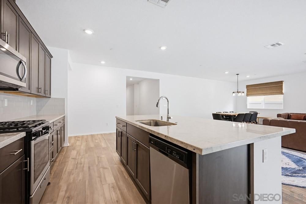 Detail Gallery Image 12 of 37 For 31168  Bowery Court, Menifee,  CA 92584 - 4 Beds | 3 Baths