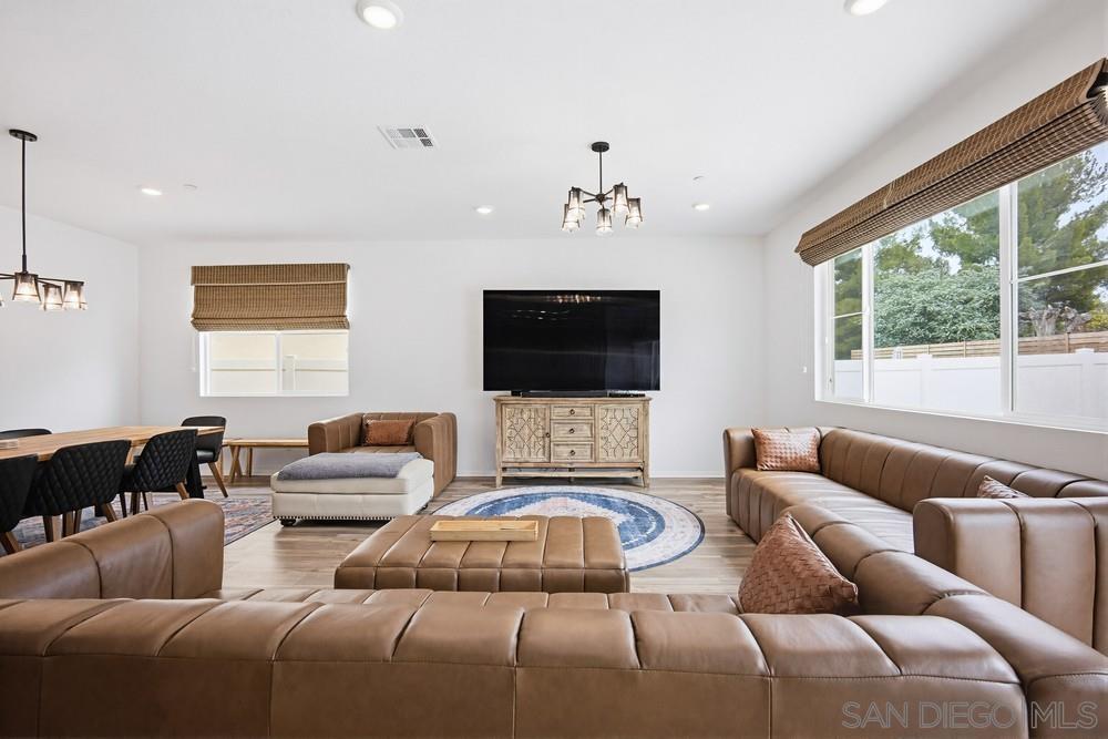 Detail Gallery Image 13 of 37 For 31168  Bowery Court, Menifee,  CA 92584 - 4 Beds | 3 Baths