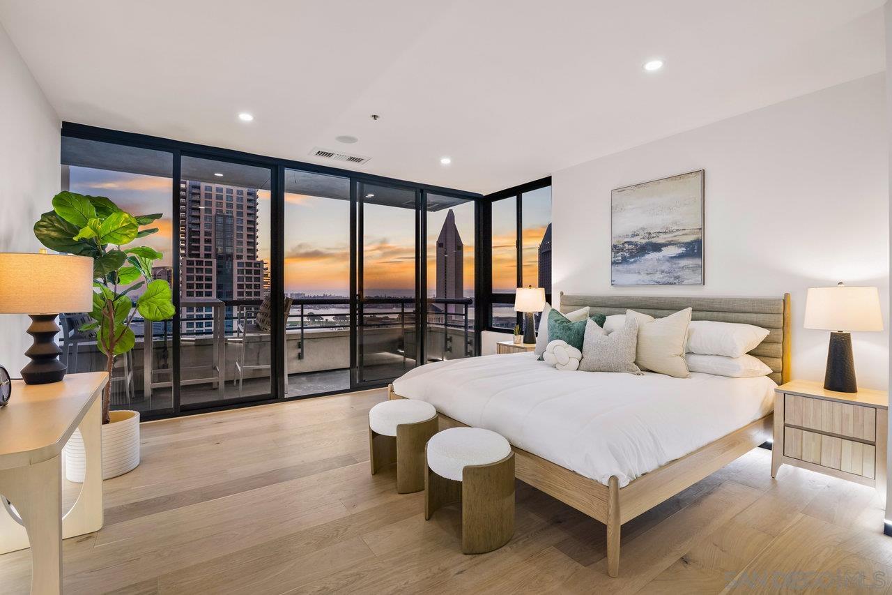 Detail Gallery Image 1 of 72 For 700  Front St  #1402,  San Diego,  CA 92101 - 2 Beds | 2 Baths