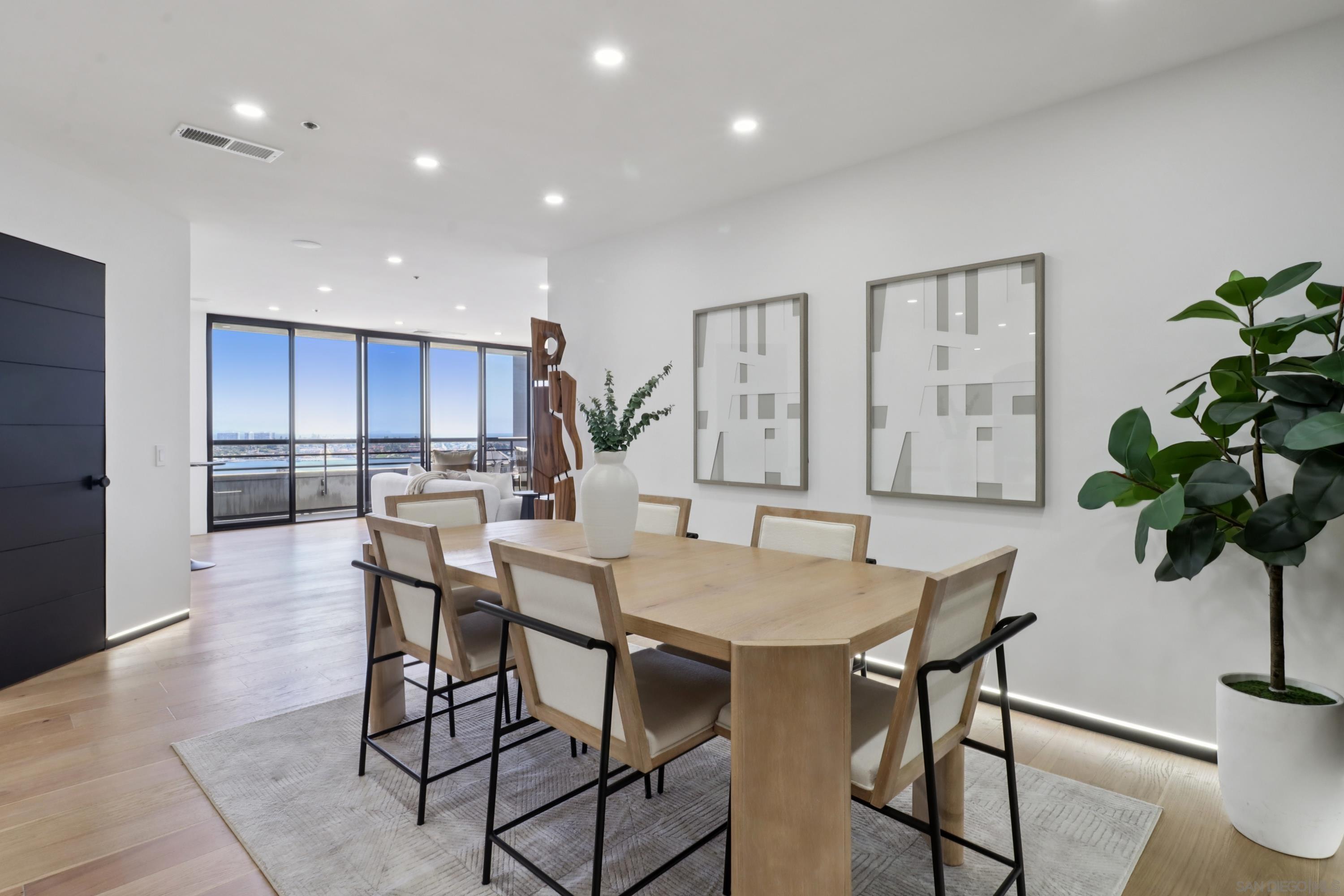 Detail Gallery Image 13 of 72 For 700  Front St  #1402,  San Diego,  CA 92101 - 2 Beds | 2 Baths