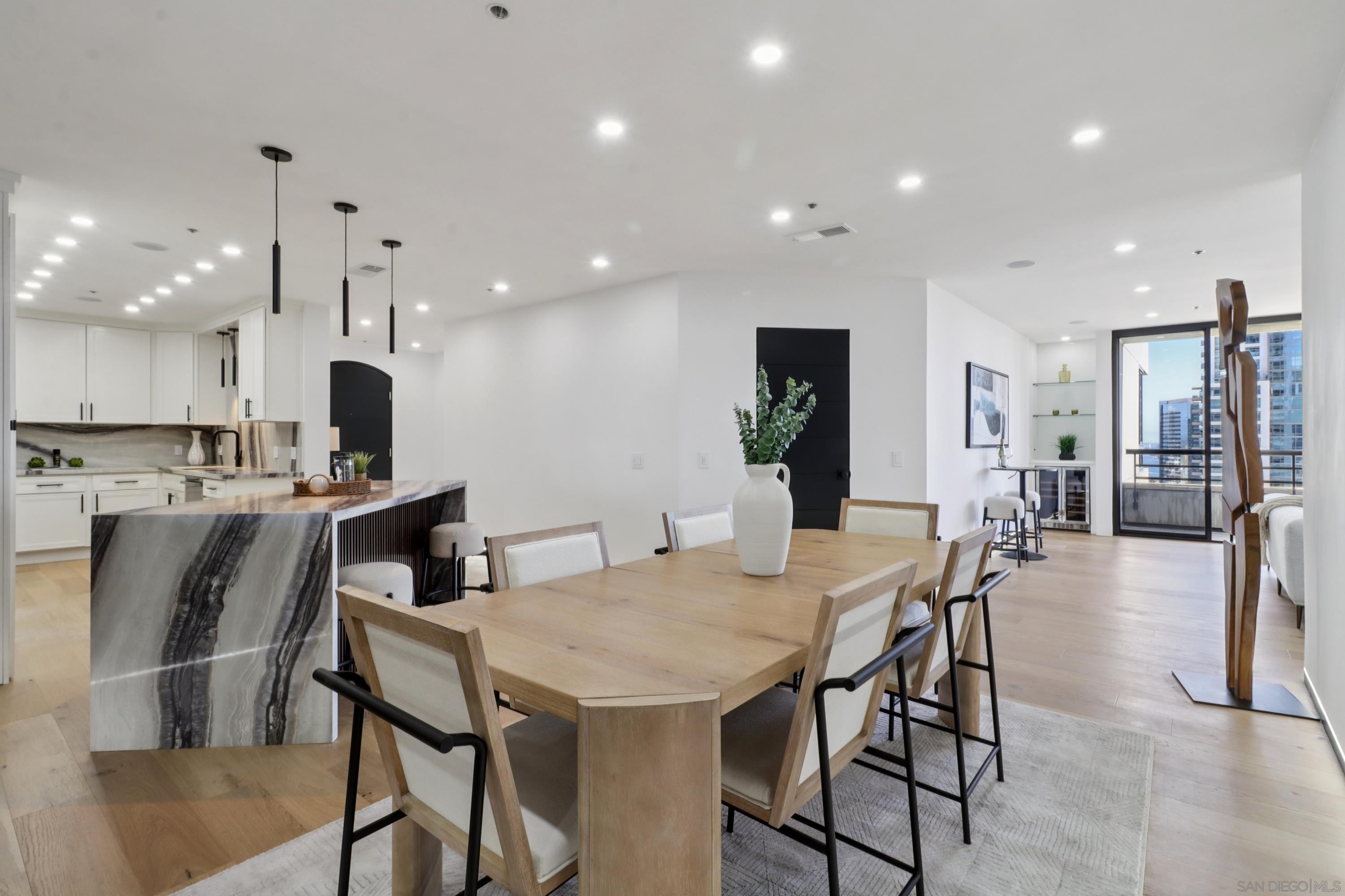 Detail Gallery Image 14 of 72 For 700  Front St  #1402,  San Diego,  CA 92101 - 2 Beds | 2 Baths