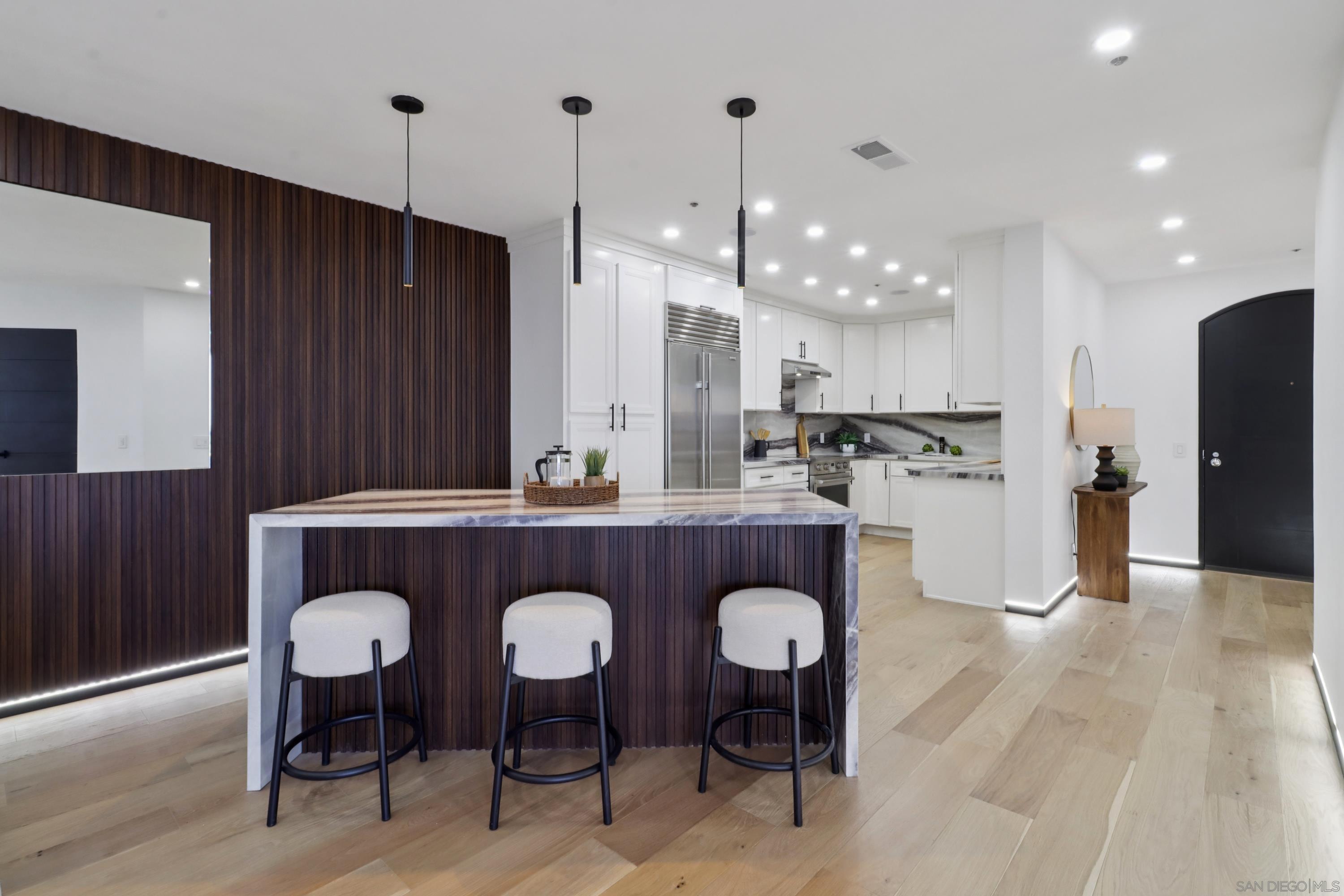 Detail Gallery Image 16 of 72 For 700  Front St  #1402,  San Diego,  CA 92101 - 2 Beds | 2 Baths