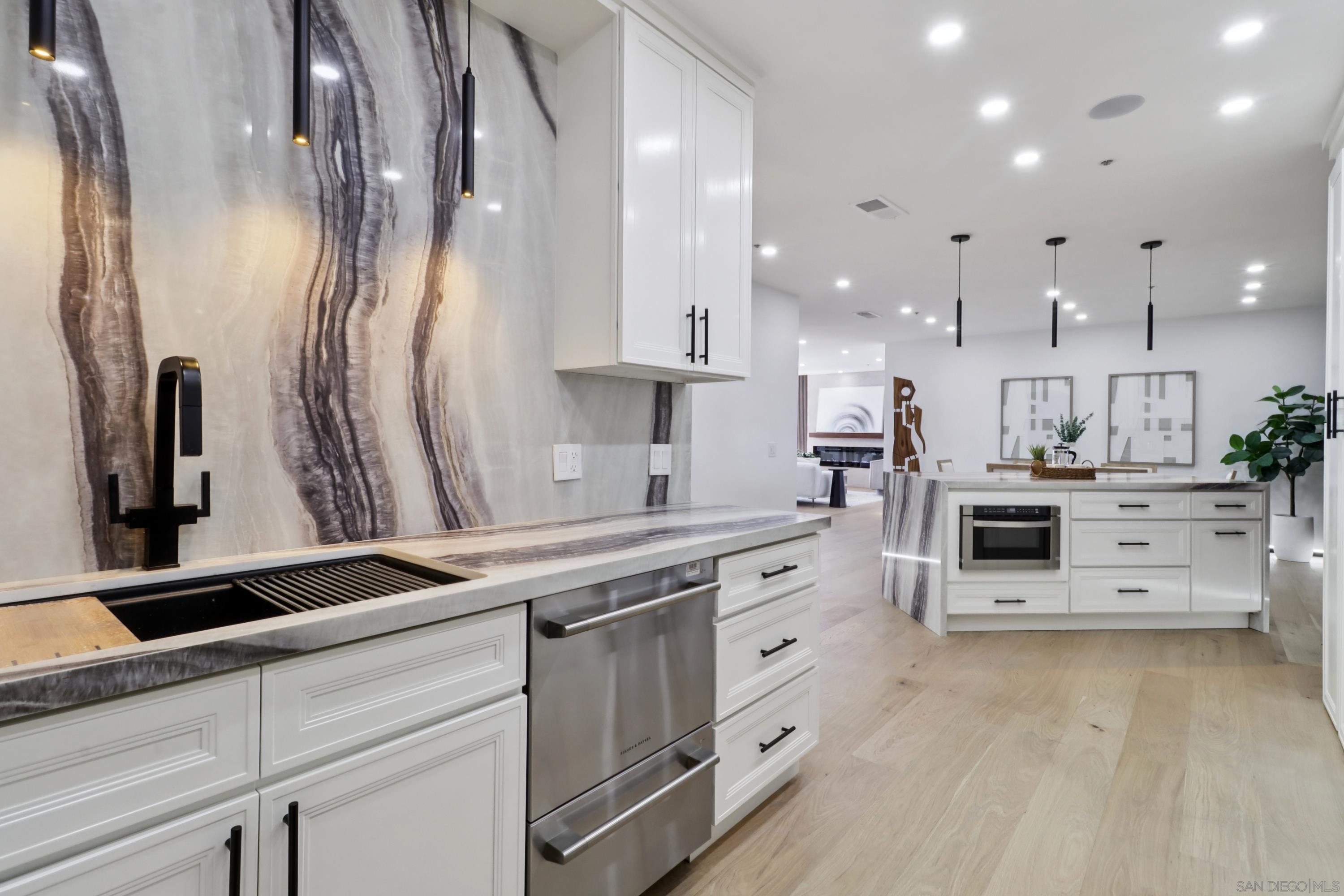 Detail Gallery Image 18 of 72 For 700  Front St  #1402,  San Diego,  CA 92101 - 2 Beds | 2 Baths