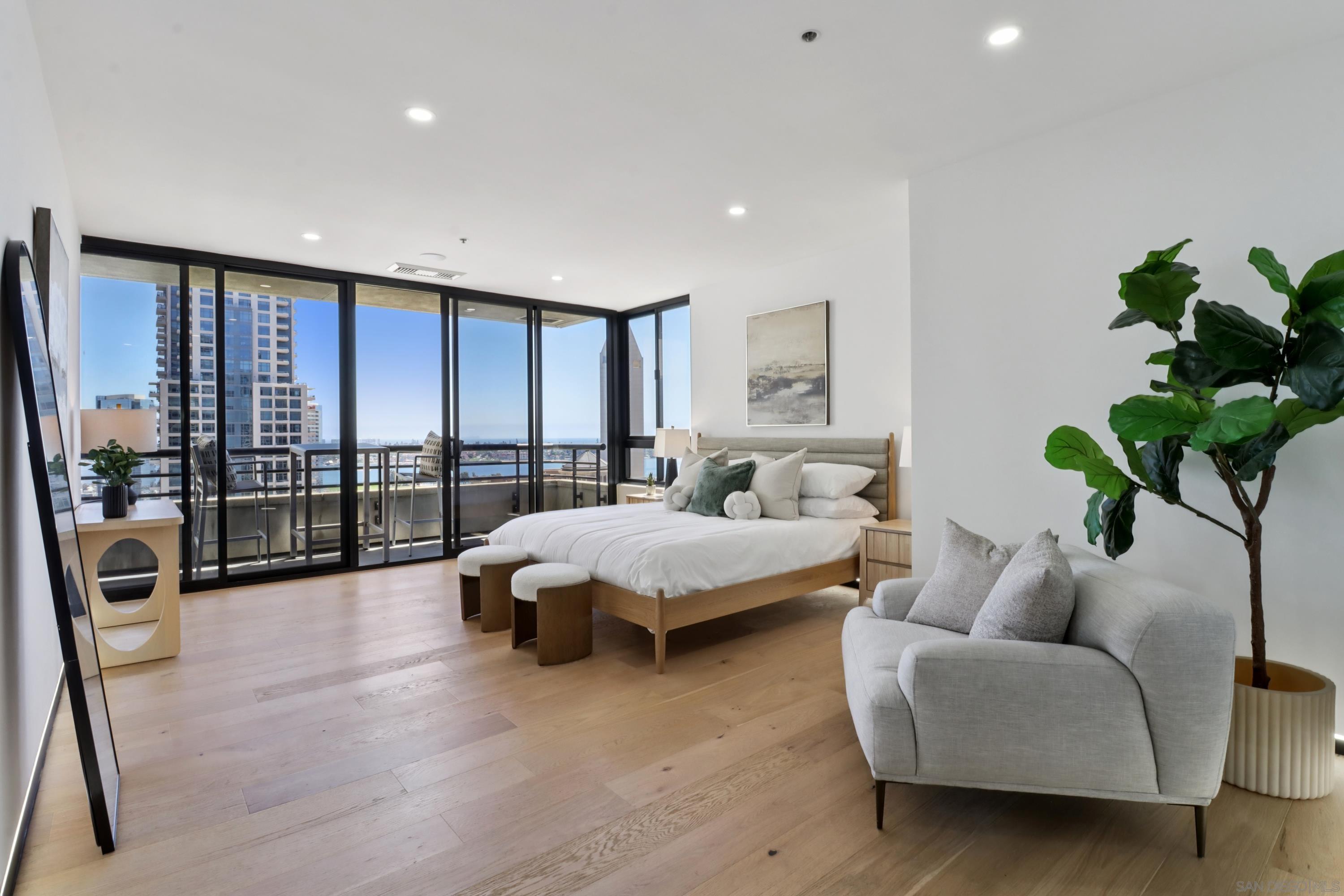 Detail Gallery Image 23 of 72 For 700  Front St  #1402,  San Diego,  CA 92101 - 2 Beds | 2 Baths