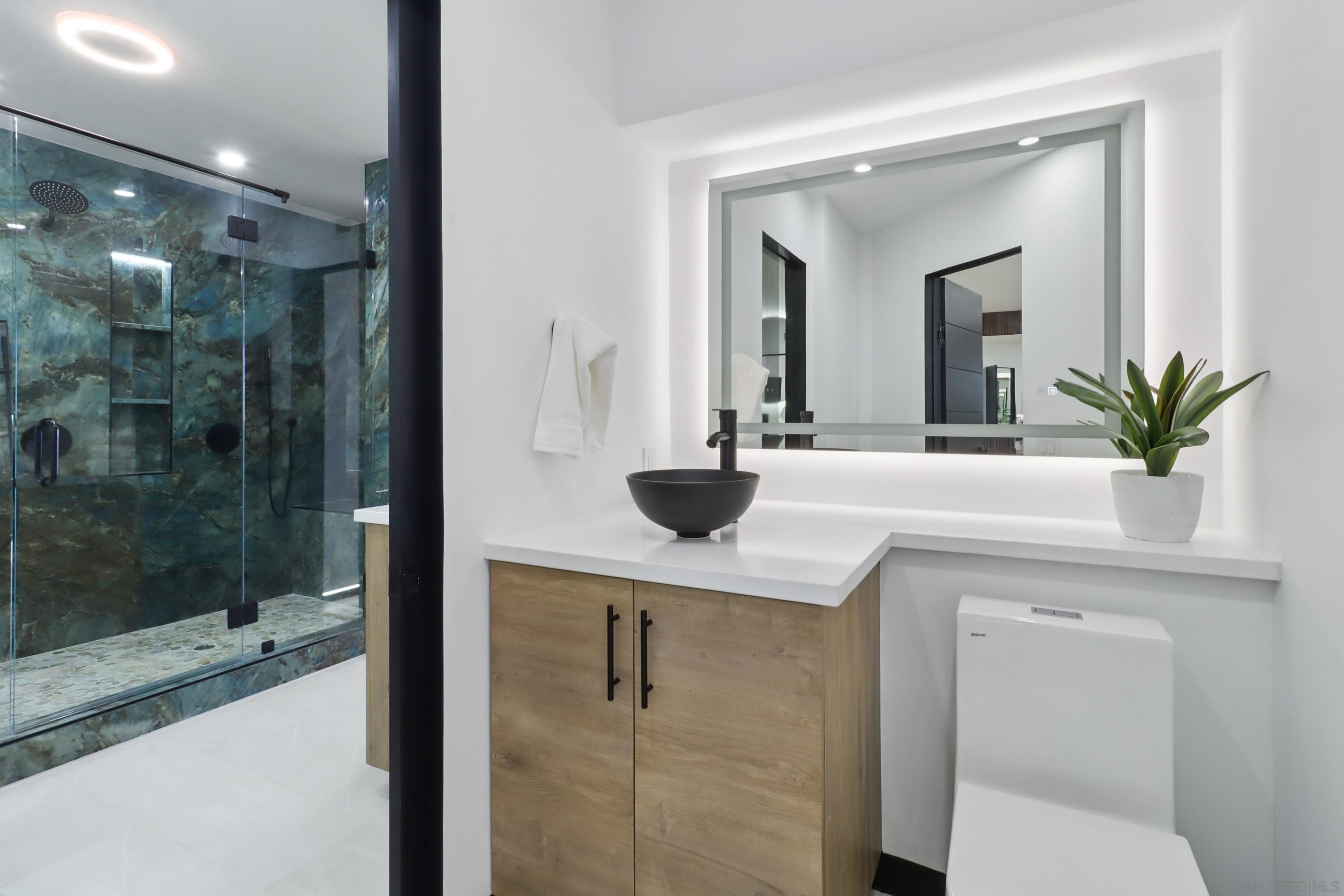 Detail Gallery Image 28 of 72 For 700  Front St  #1402,  San Diego,  CA 92101 - 2 Beds | 2 Baths