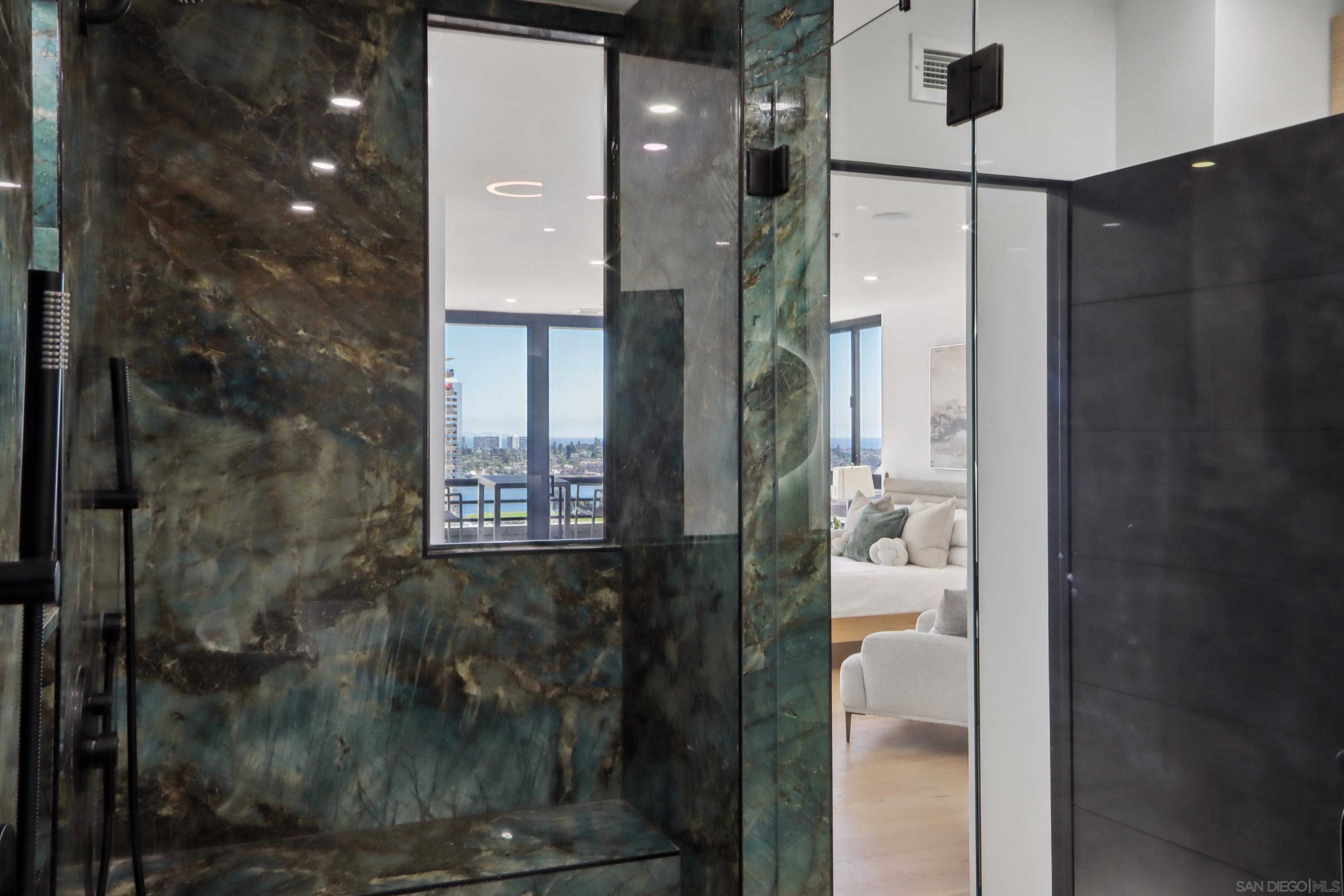 Detail Gallery Image 29 of 72 For 700  Front St  #1402,  San Diego,  CA 92101 - 2 Beds | 2 Baths