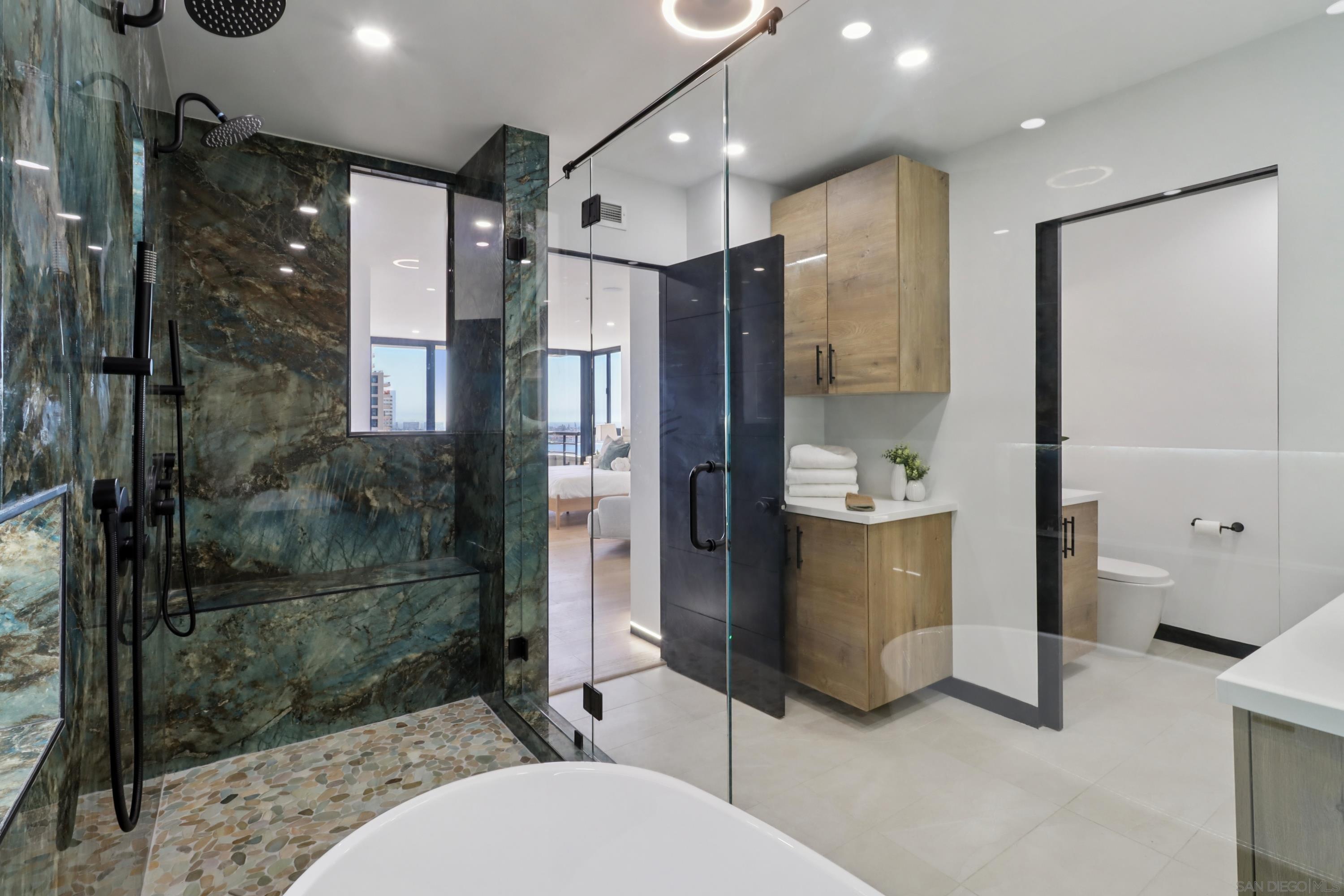 Detail Gallery Image 30 of 72 For 700  Front St  #1402,  San Diego,  CA 92101 - 2 Beds | 2 Baths