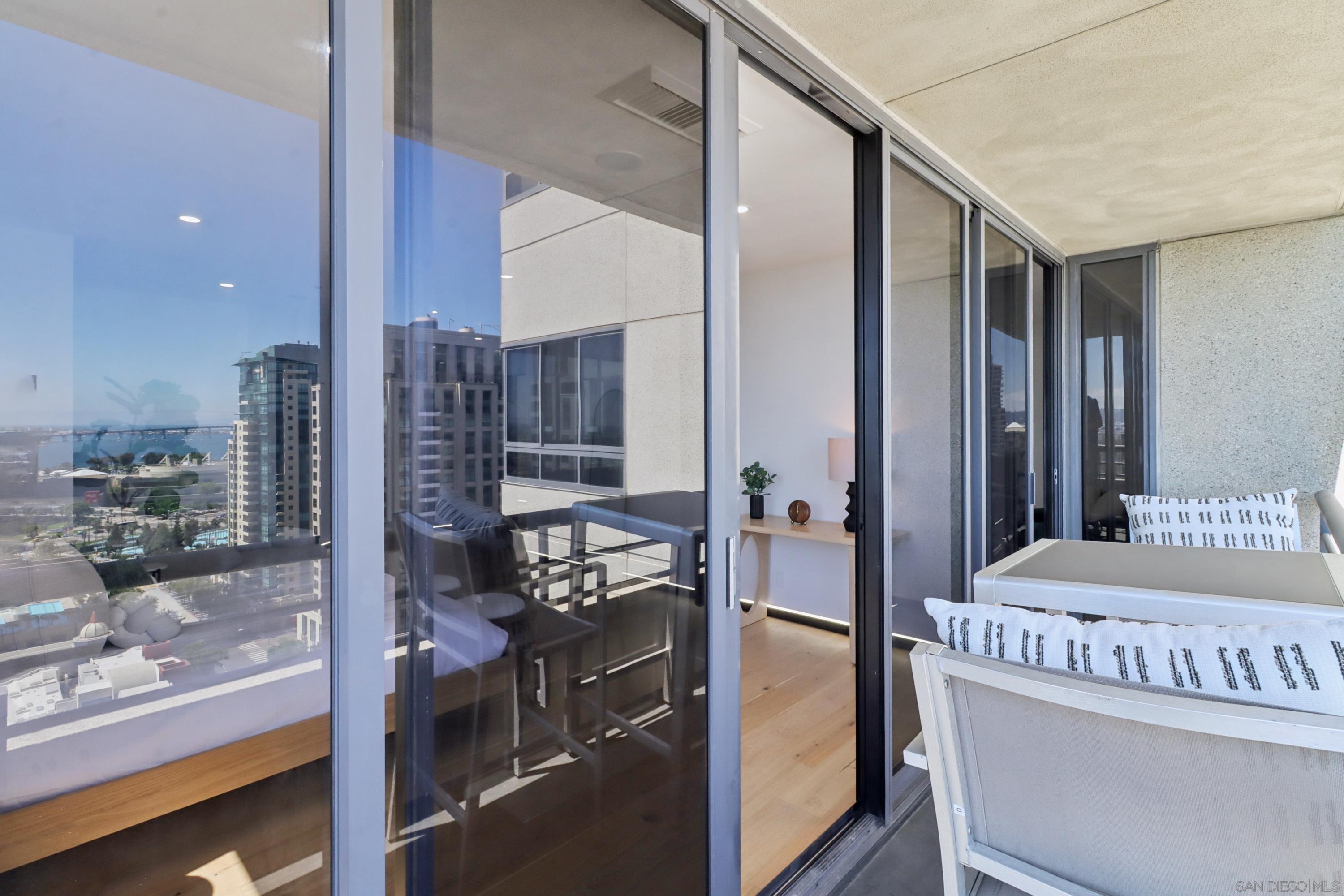Detail Gallery Image 35 of 72 For 700  Front St  #1402,  San Diego,  CA 92101 - 2 Beds | 2 Baths