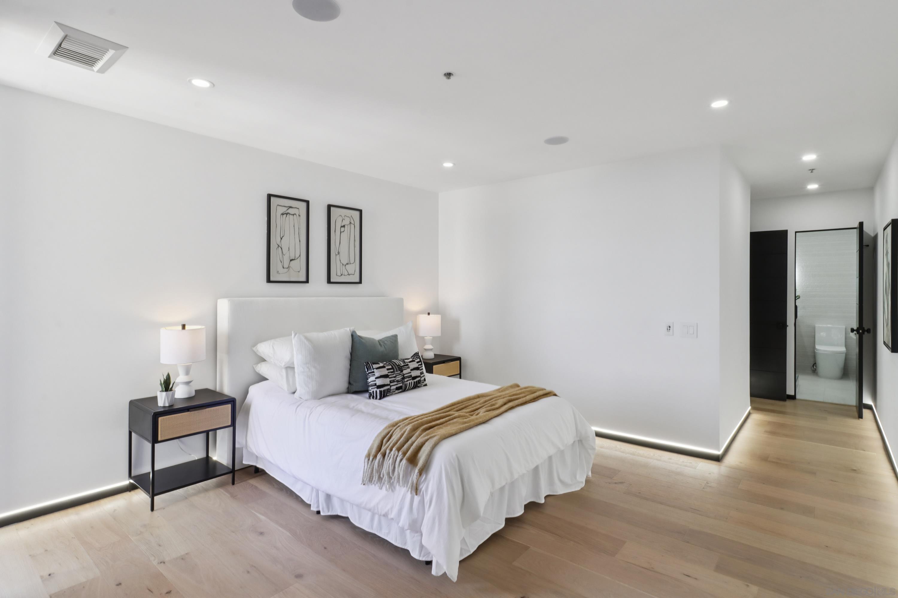 Detail Gallery Image 37 of 72 For 700  Front St  #1402,  San Diego,  CA 92101 - 2 Beds | 2 Baths