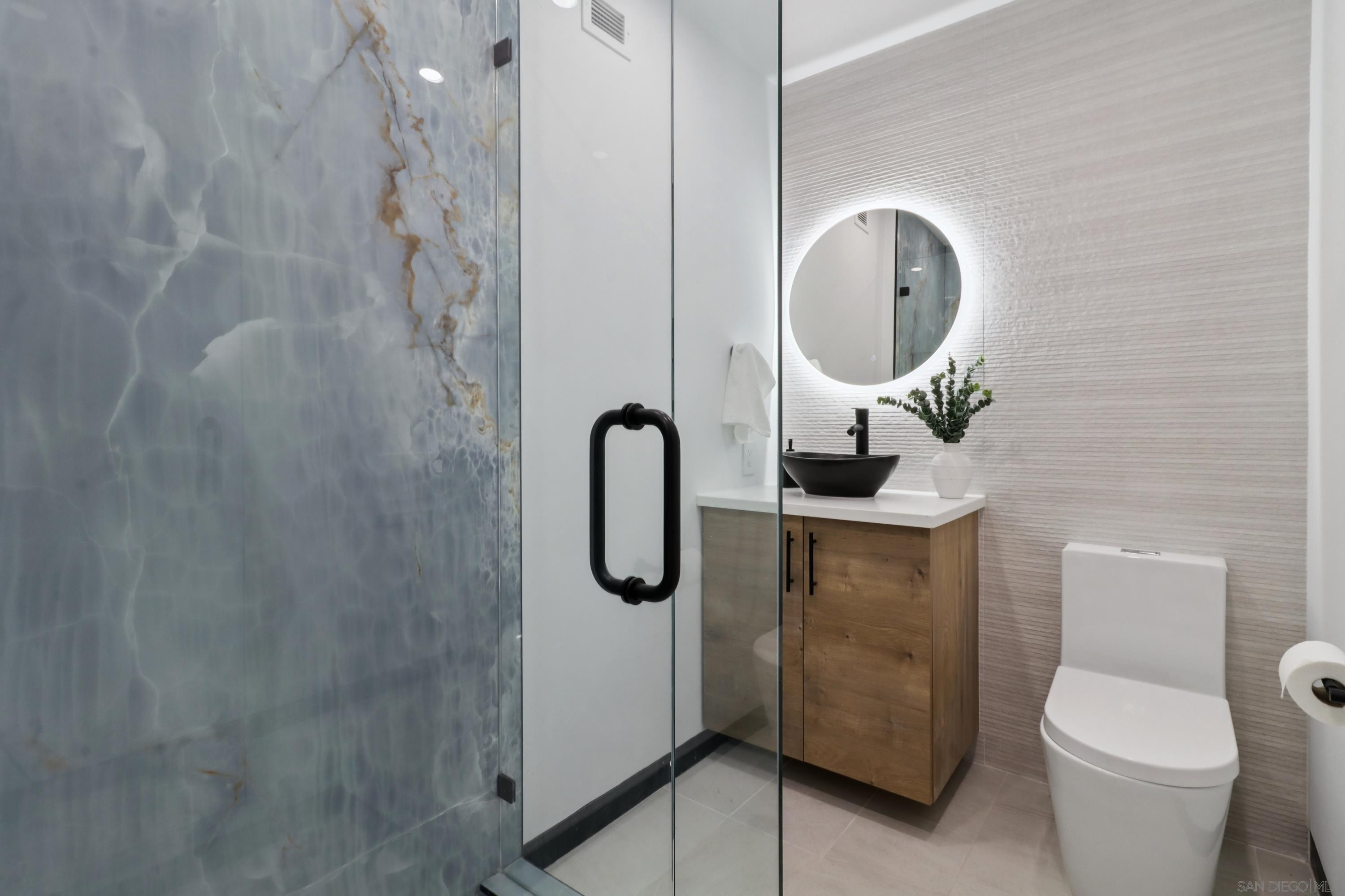 Detail Gallery Image 38 of 72 For 700  Front St  #1402,  San Diego,  CA 92101 - 2 Beds | 2 Baths