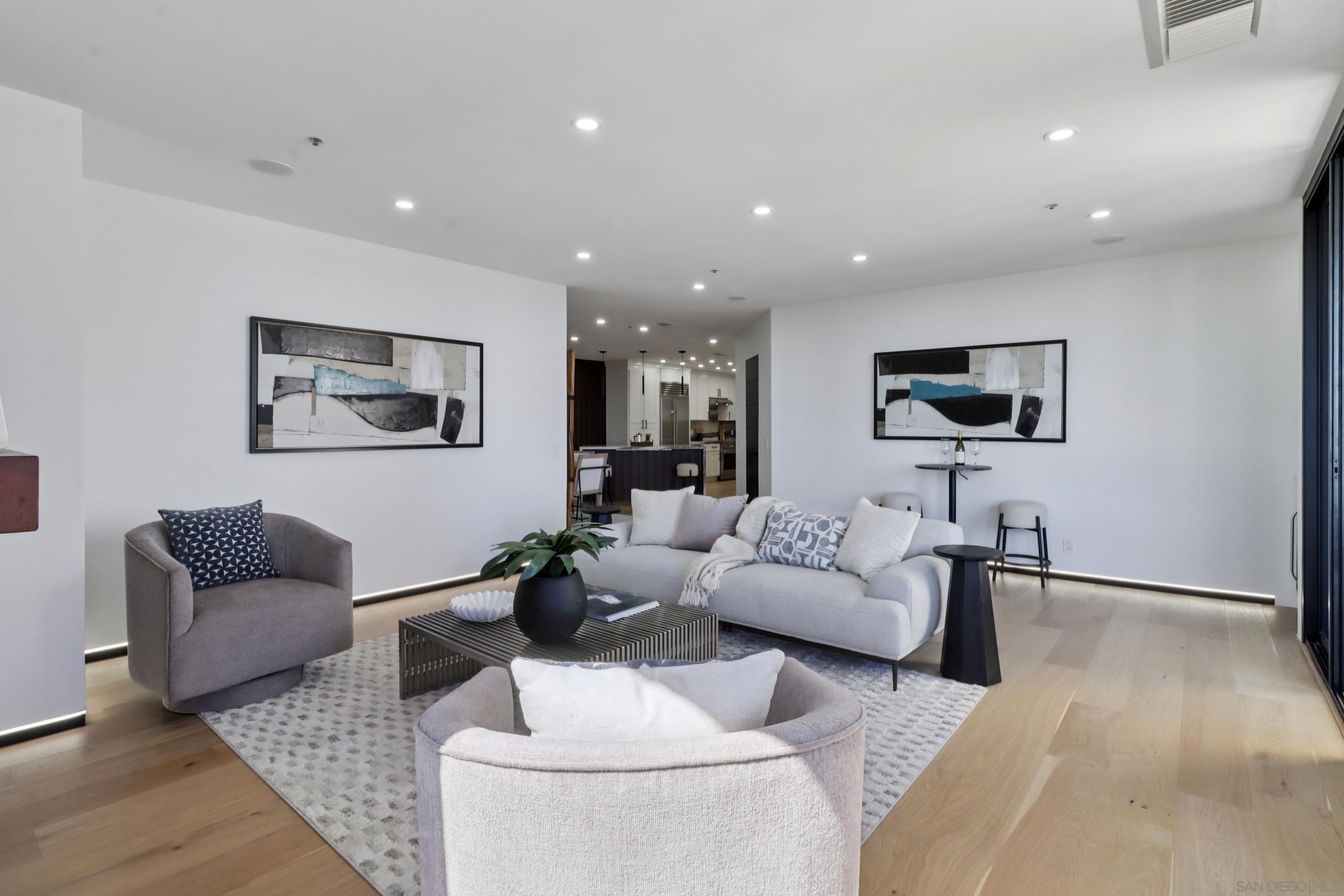 Detail Gallery Image 10 of 72 For 700  Front St  #1402,  San Diego,  CA 92101 - 2 Beds | 2 Baths