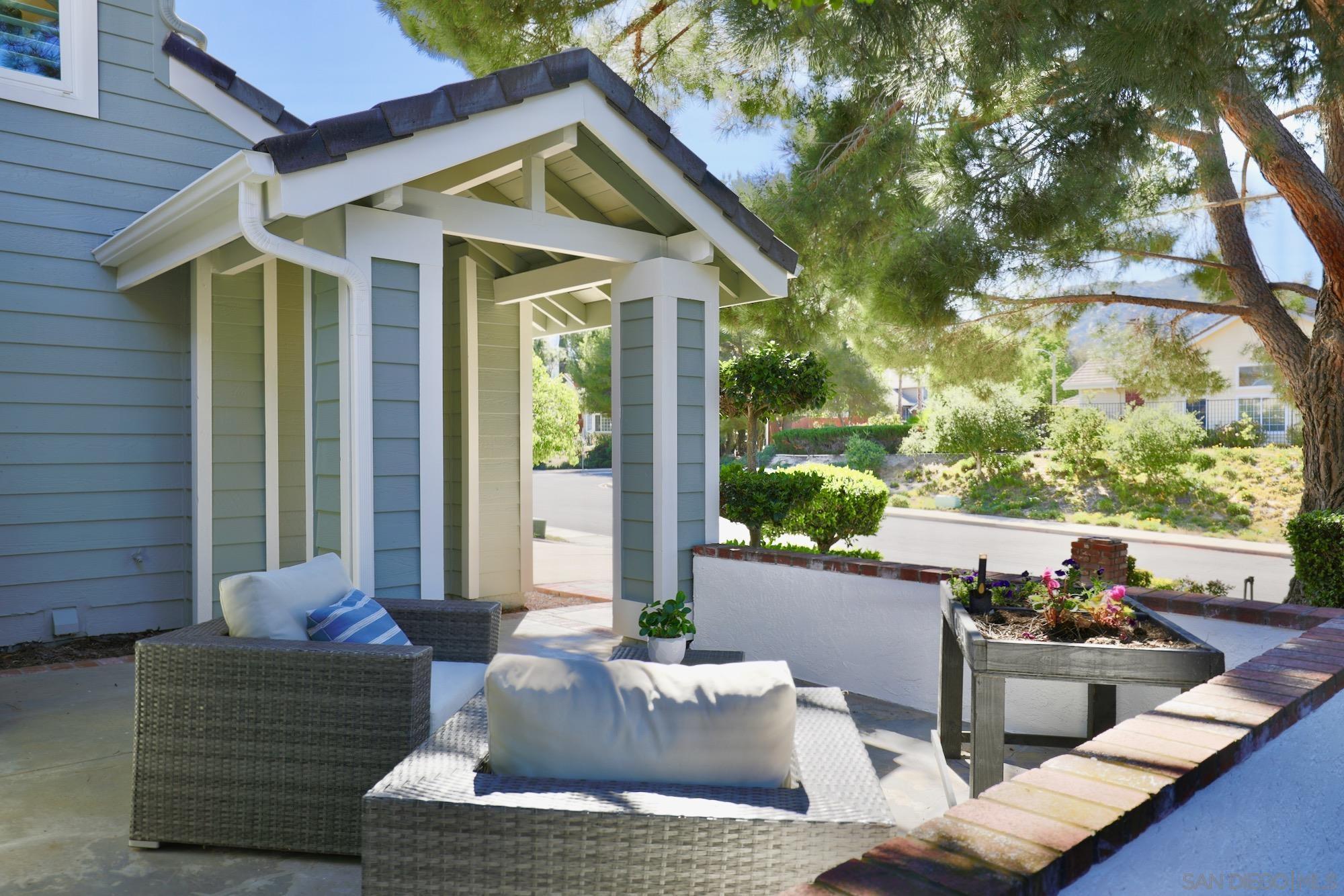 Detail Gallery Image 2 of 31 For 45946  Clubhouse Dr., Temecula,  CA 92592 - 4 Beds | 3 Baths