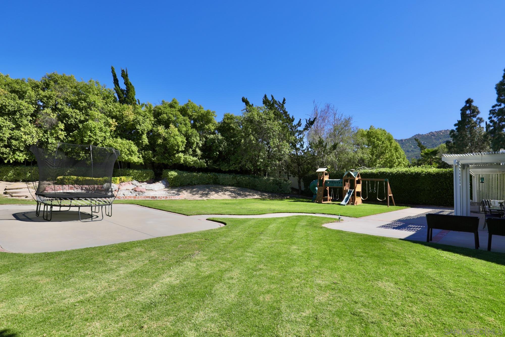 Detail Gallery Image 27 of 31 For 45946  Clubhouse Dr., Temecula,  CA 92592 - 4 Beds | 3 Baths