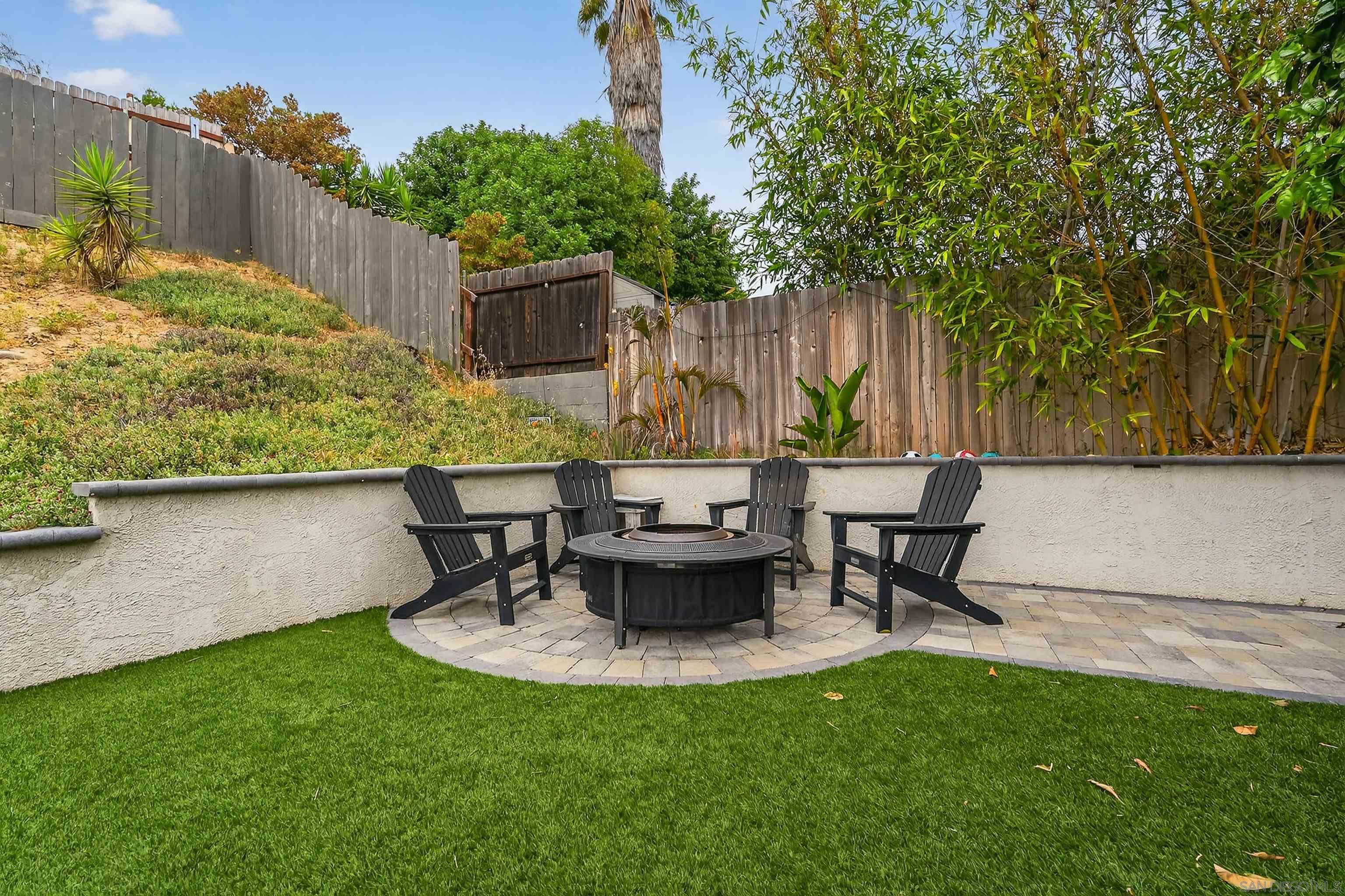 Detail Gallery Image 13 of 29 For 976  Dimarino St, San Diego,  CA 92114 - 4 Beds | 2/1 Baths
