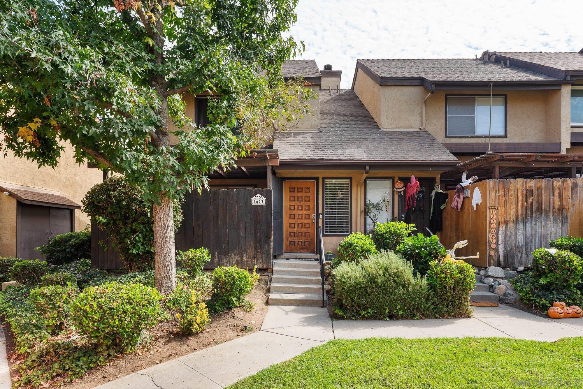 Detail Gallery Image 2 of 38 For 1673  Stone Edge Cir, El Cajon,  CA 92021 - 2 Beds | 1/1 Baths